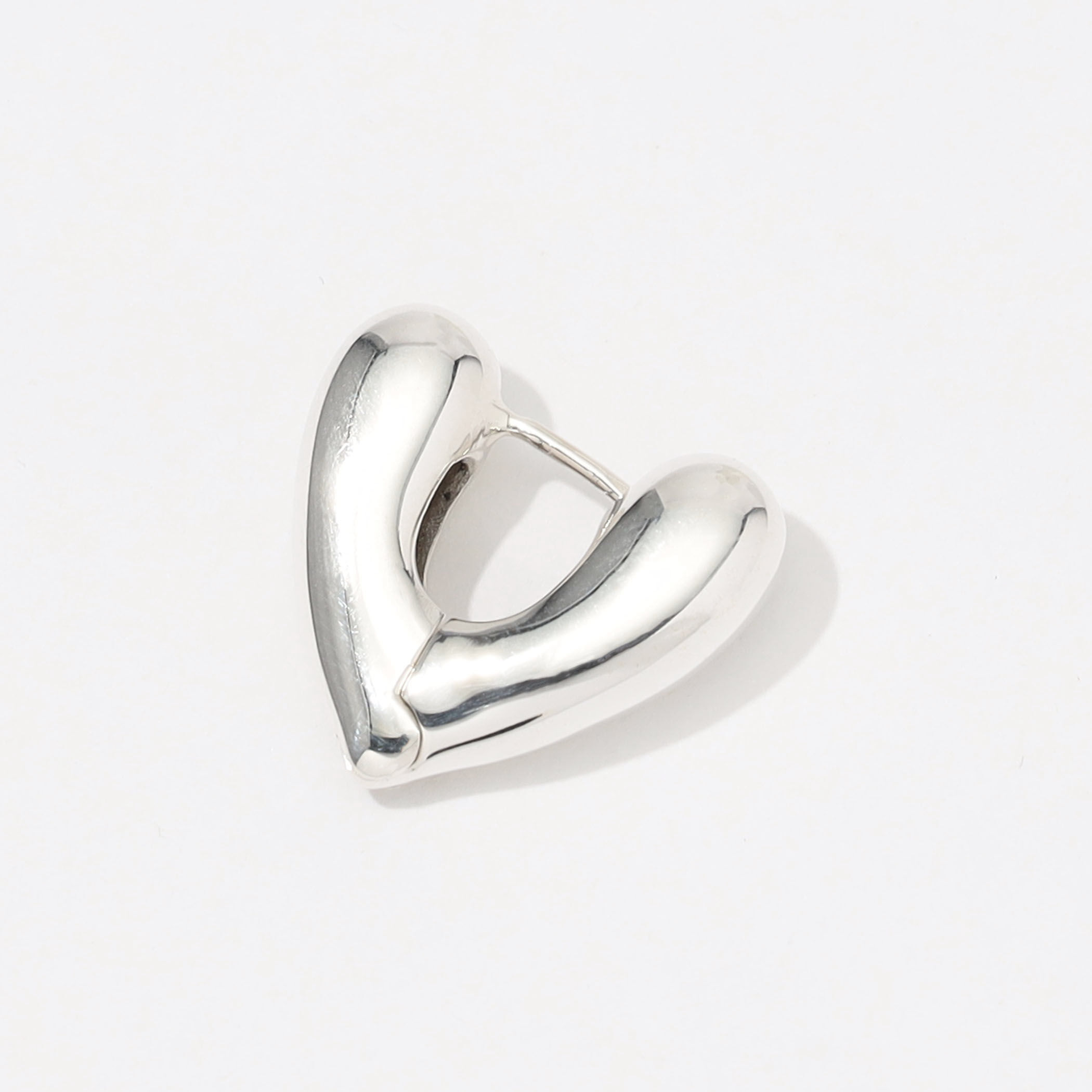 Annika Inez HEART HOOPS S シルバーピアス｜トゥモローランド