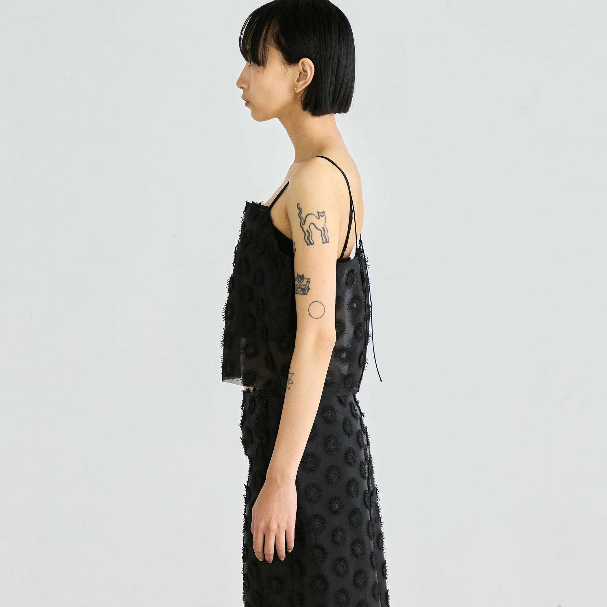 フラワーエンブロイダリー キャミソール｜トゥモローランド 公式通販