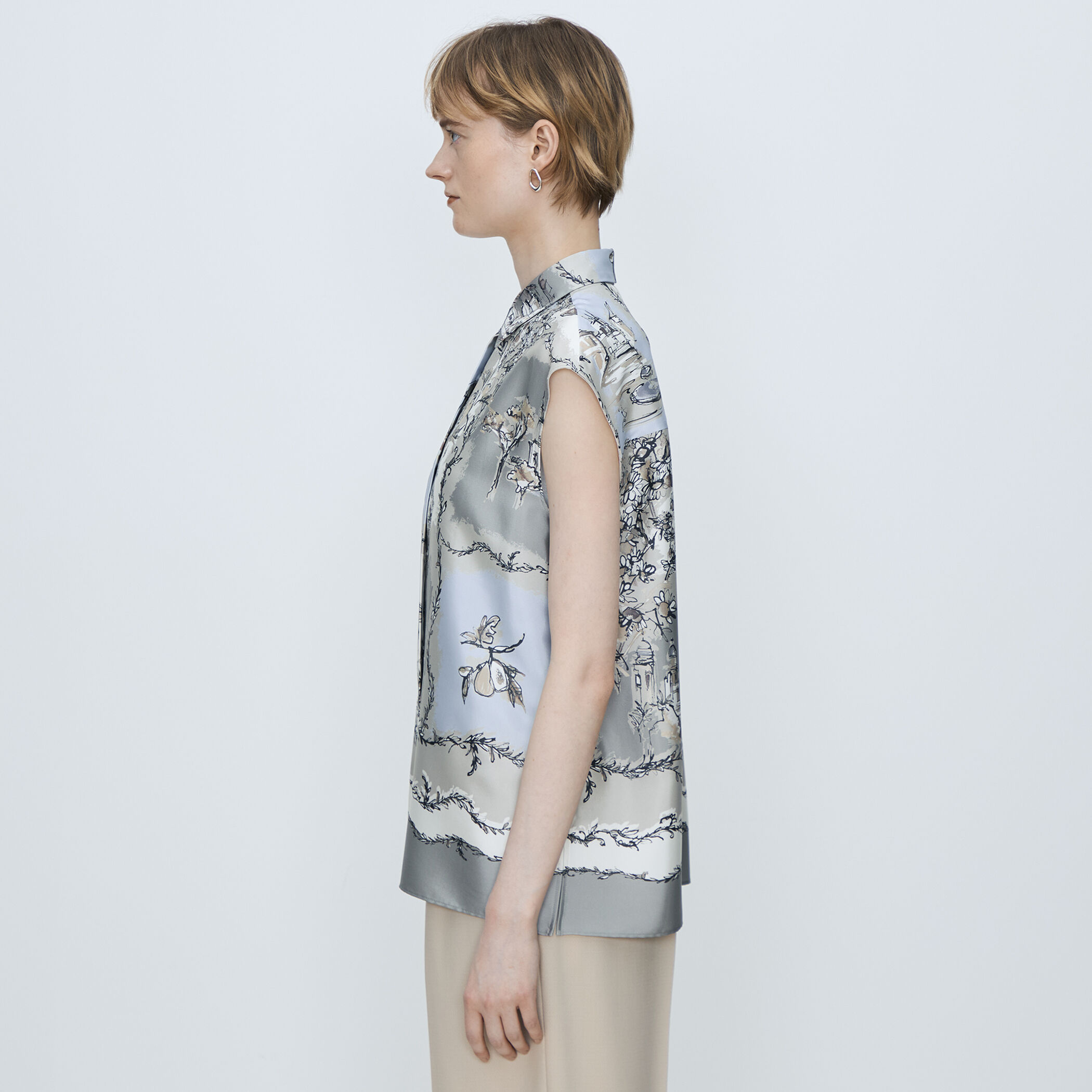 WEB先行予約】ローマプリント フレンチスリーブブラウス