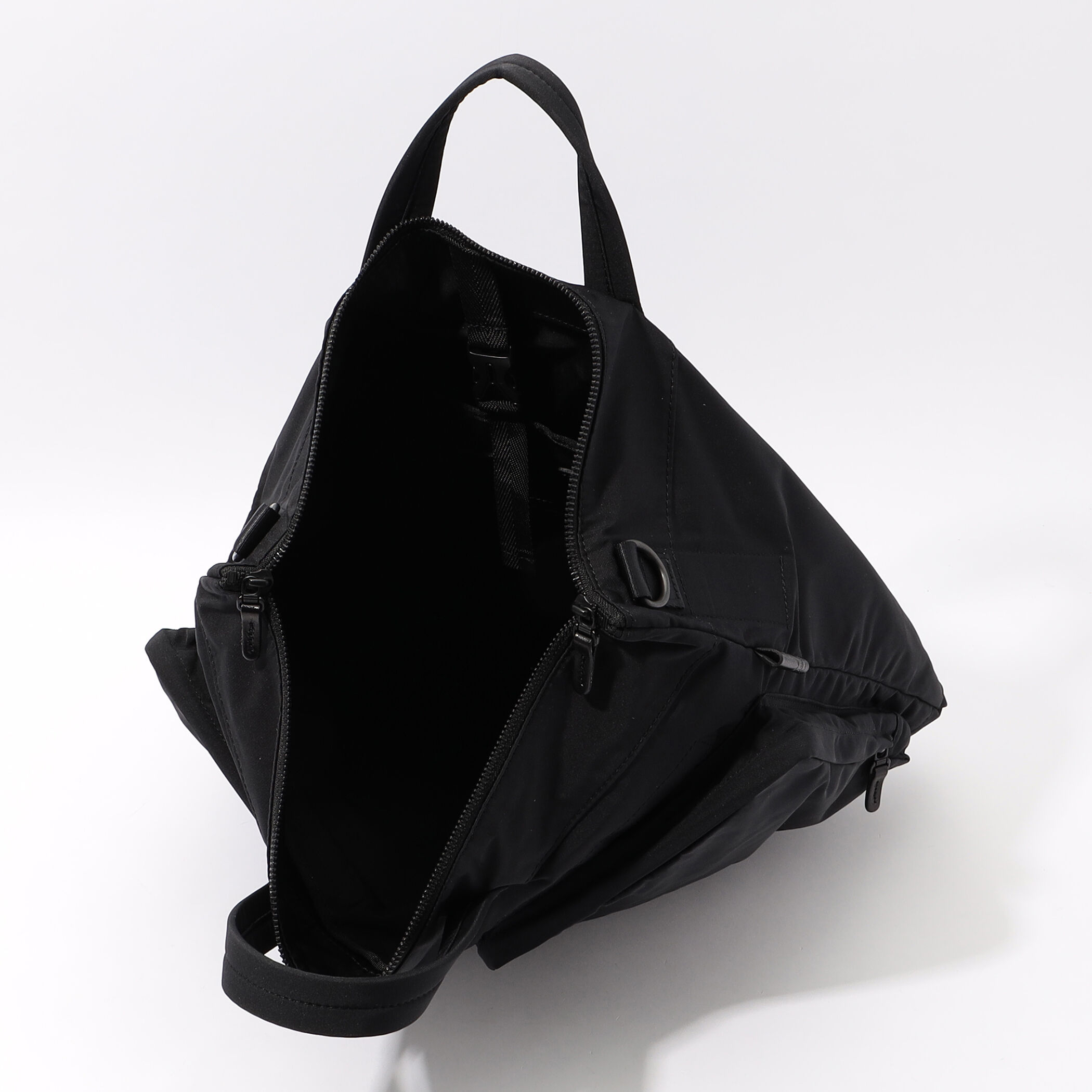 AMIACALVA Gabardine helmetbag ポリエステルギャバジン ヘルメットバッグ｜トゥモローランド 公式通販