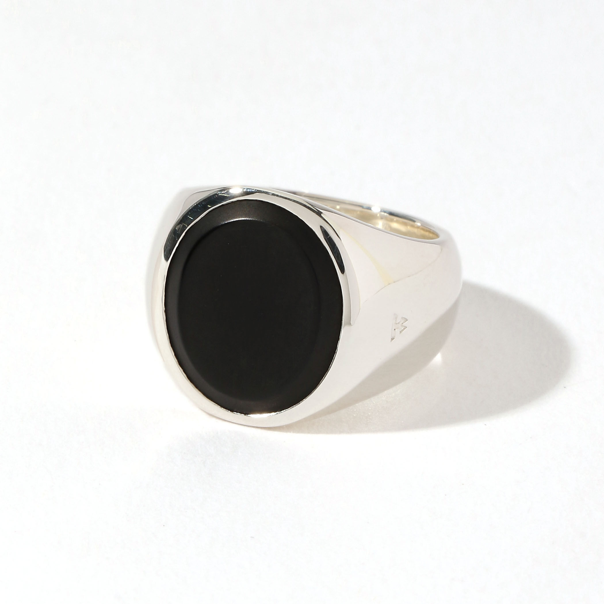 TOM WOOD OVAL BLACK ONYX リング｜トゥモローランド 公式サイト