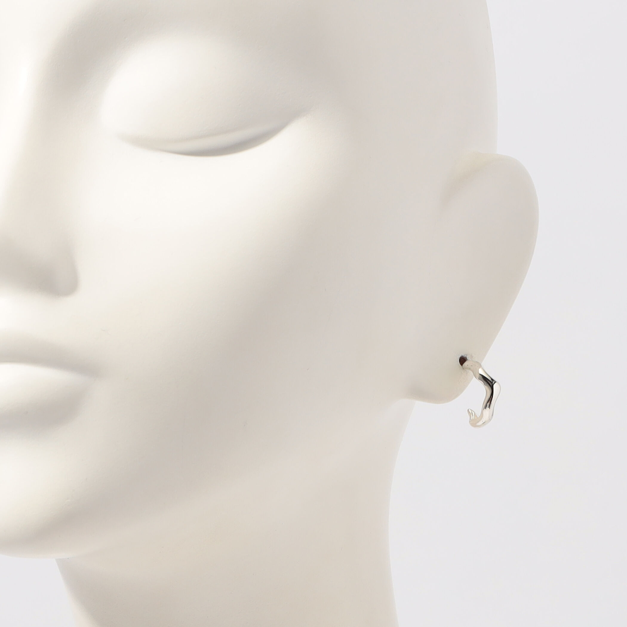 BAR Jewellery SMALL SCRIBBLE ピアス｜トゥモローランド 公式通販