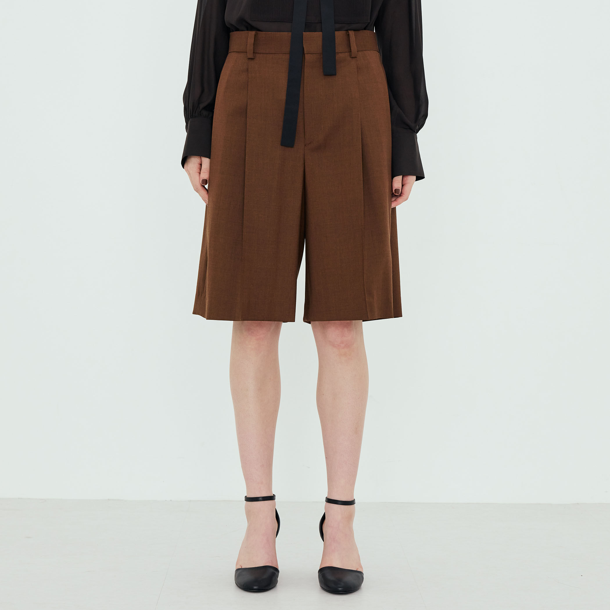 ピュアウールツイル 2タックハーフパンツ｜トゥモローランド 公式通販