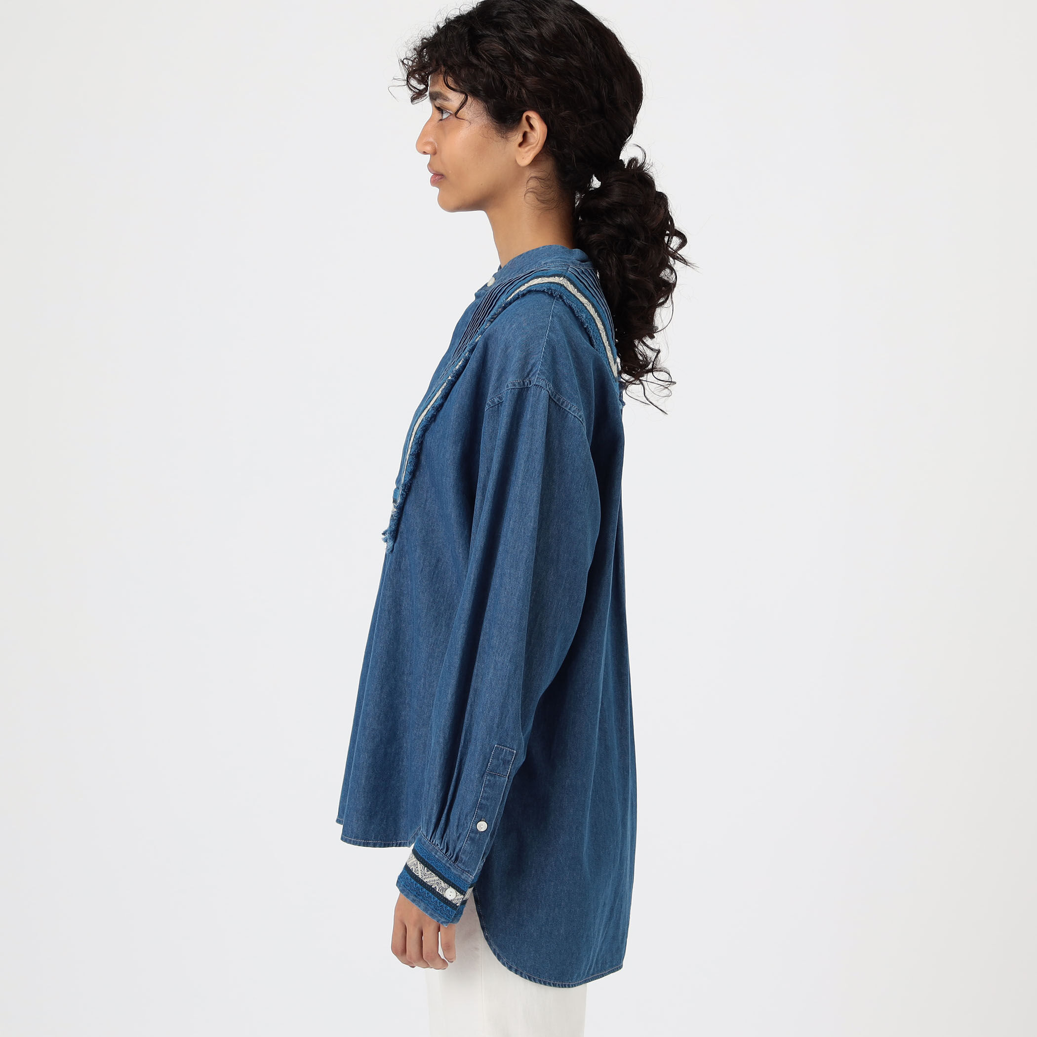 ラインエンブロイダリー ピンタックシャツ｜トゥモローランド 公式通販