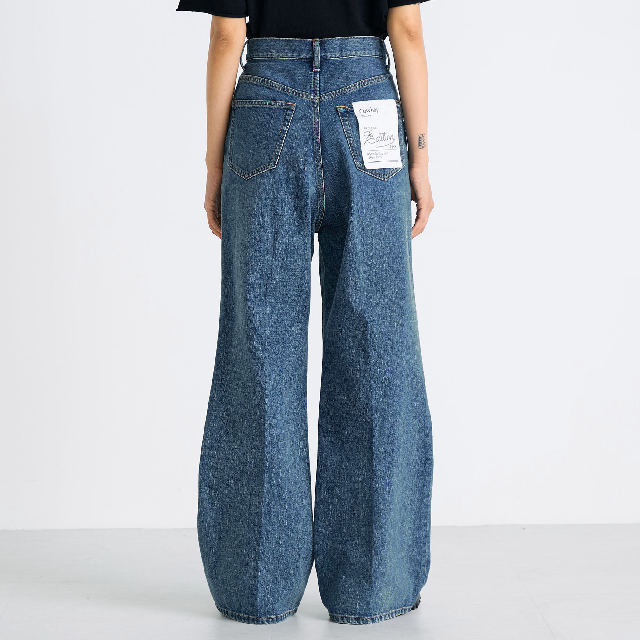 エッセンシャルデニム フレアパンツ｜トゥモローランド 公式通販