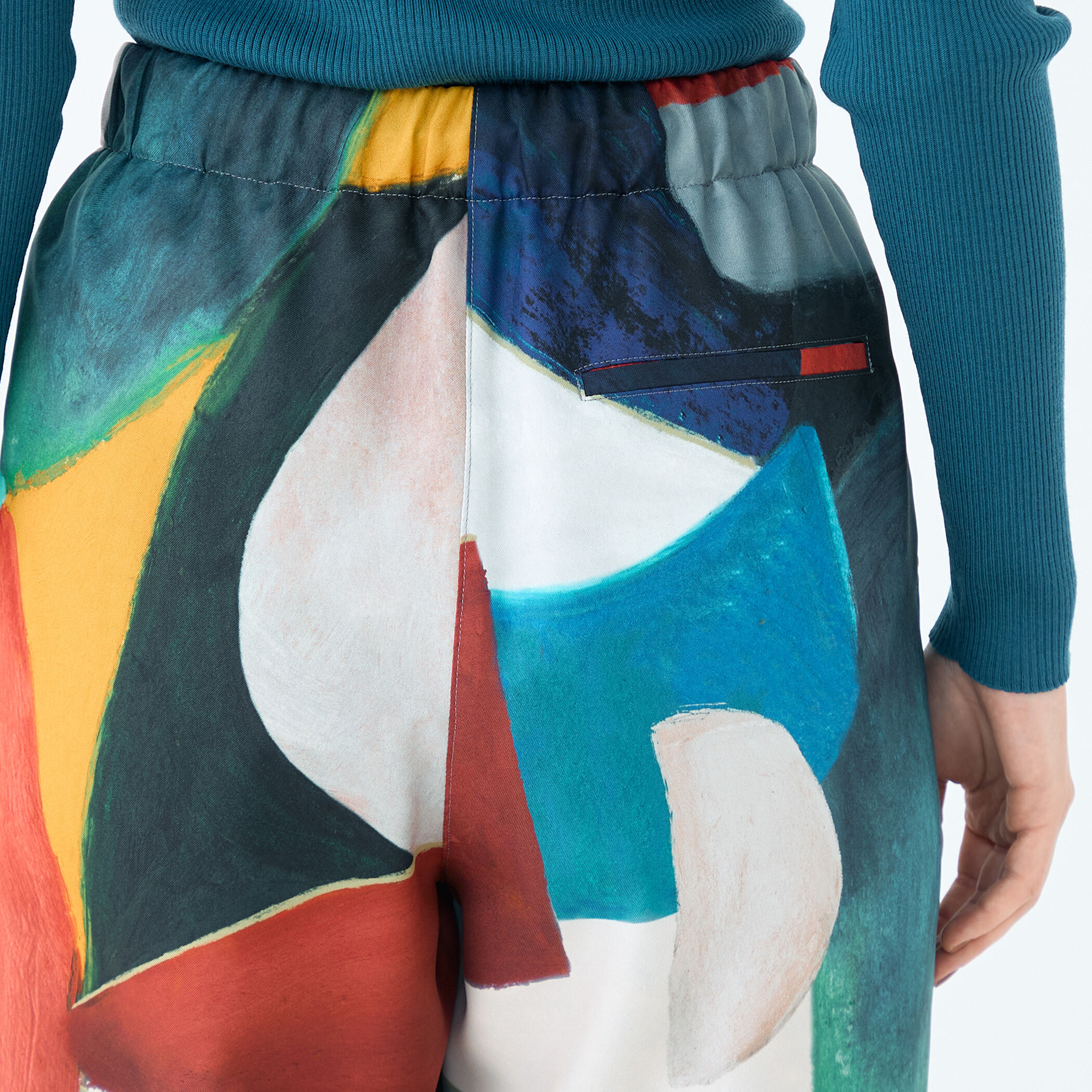 アルテミスプリント 1タックイージーパンツ｜トゥモローランド