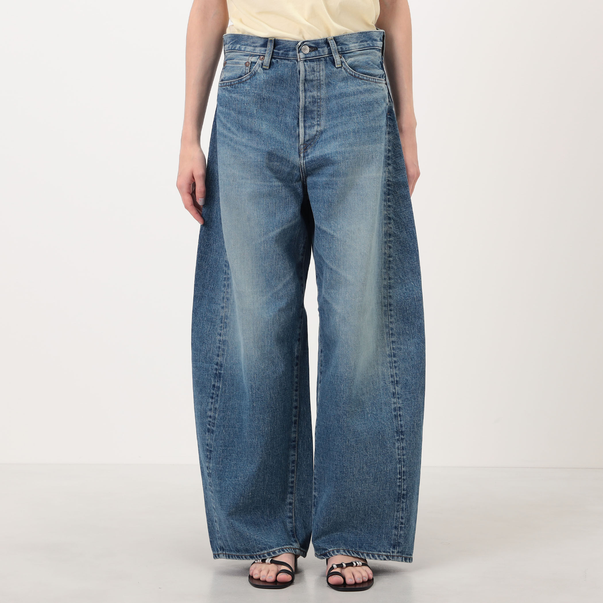 HYKE BARREL-LEG JEANS バレルレッグデニムパンツ｜トゥモローランド