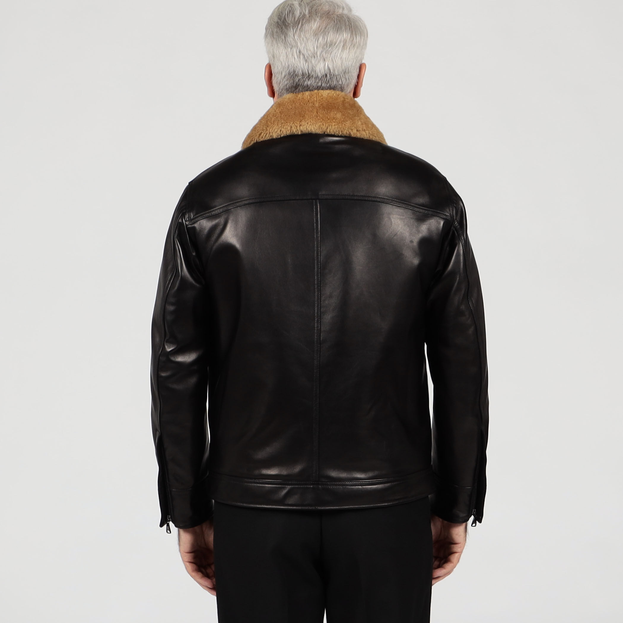 別注】EMMETI JAMES ラムレザー ムートン ブルゾン｜トゥモローランド