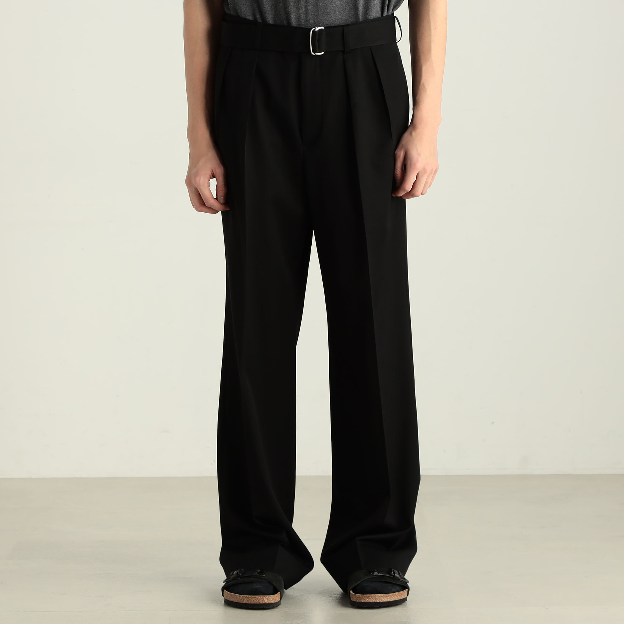 ウールギャバ ベルトパンツ｜トゥモローランド 公式通販