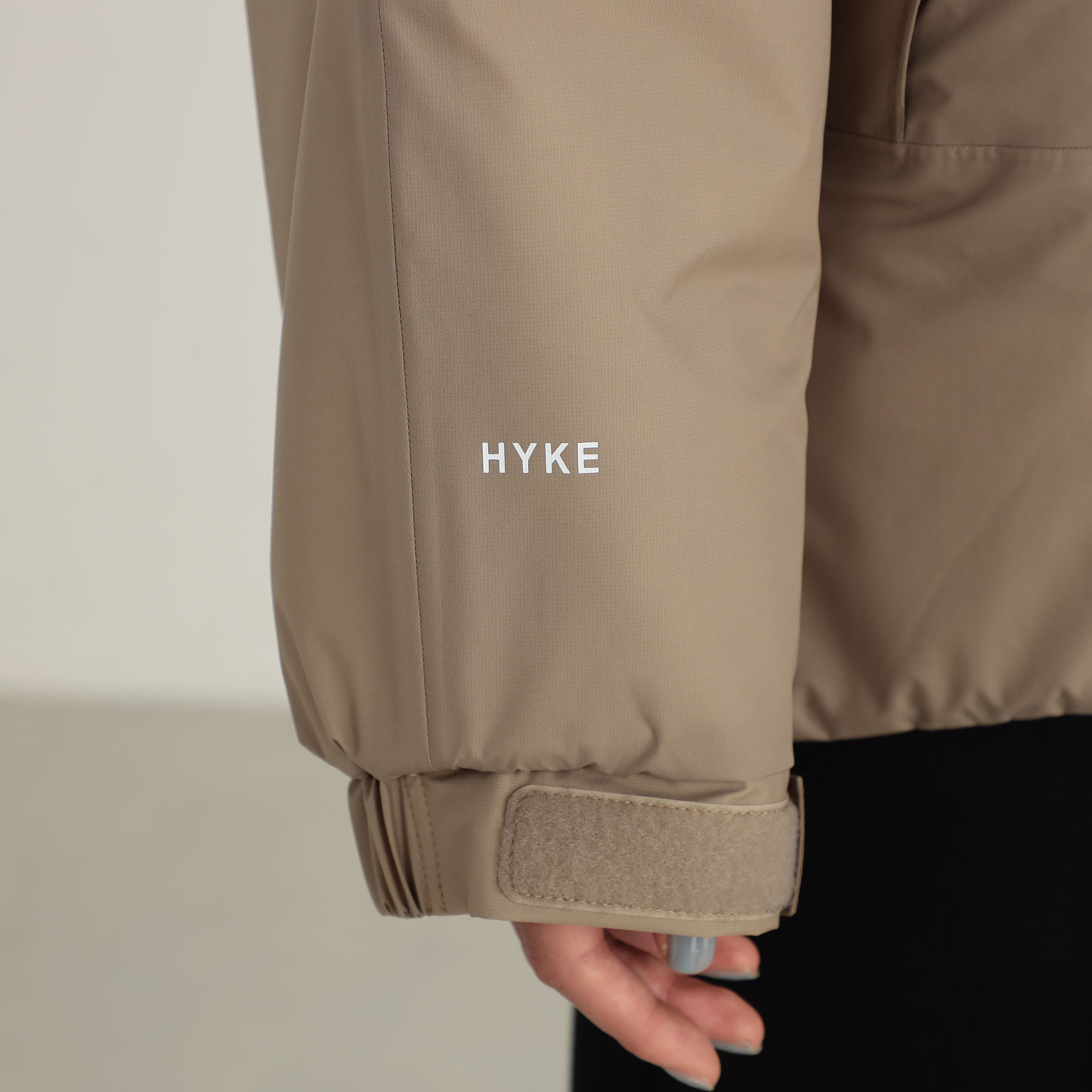 □【別注】HYKE×Edition PERTEX PUFF JACKET｜トゥモローランド