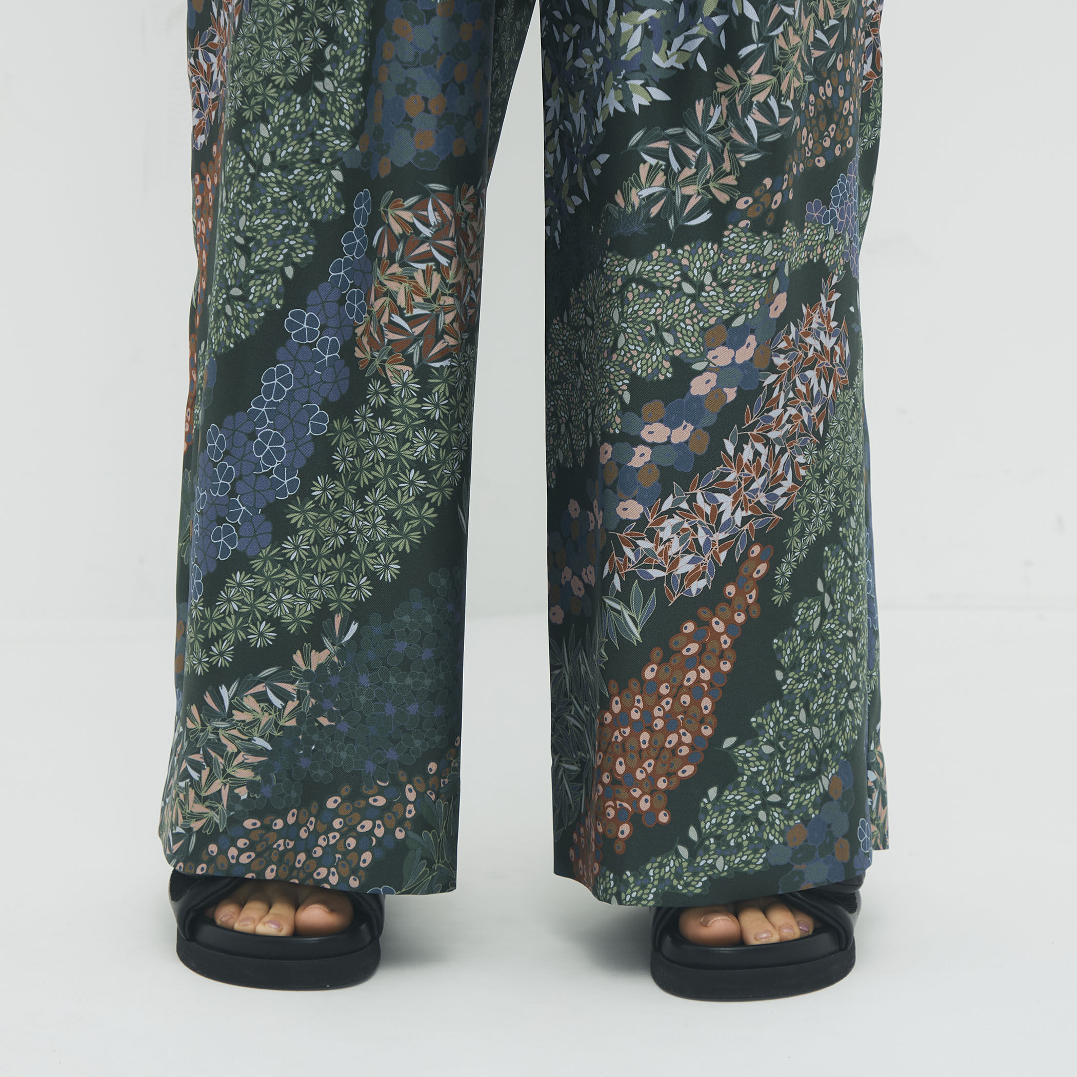 シルクツイル FLOWER RIVERプリント 2タックワイドパンツ