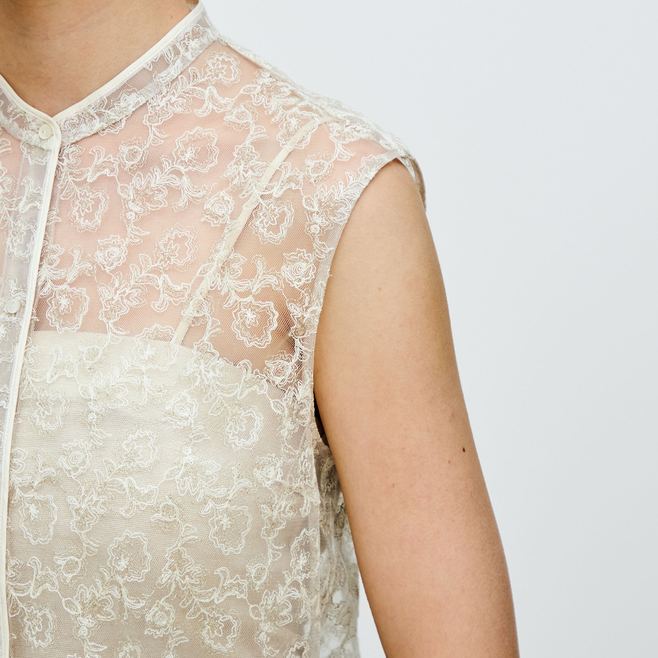 チュールフラワーエンブロイダリー パイピングレースブラウス