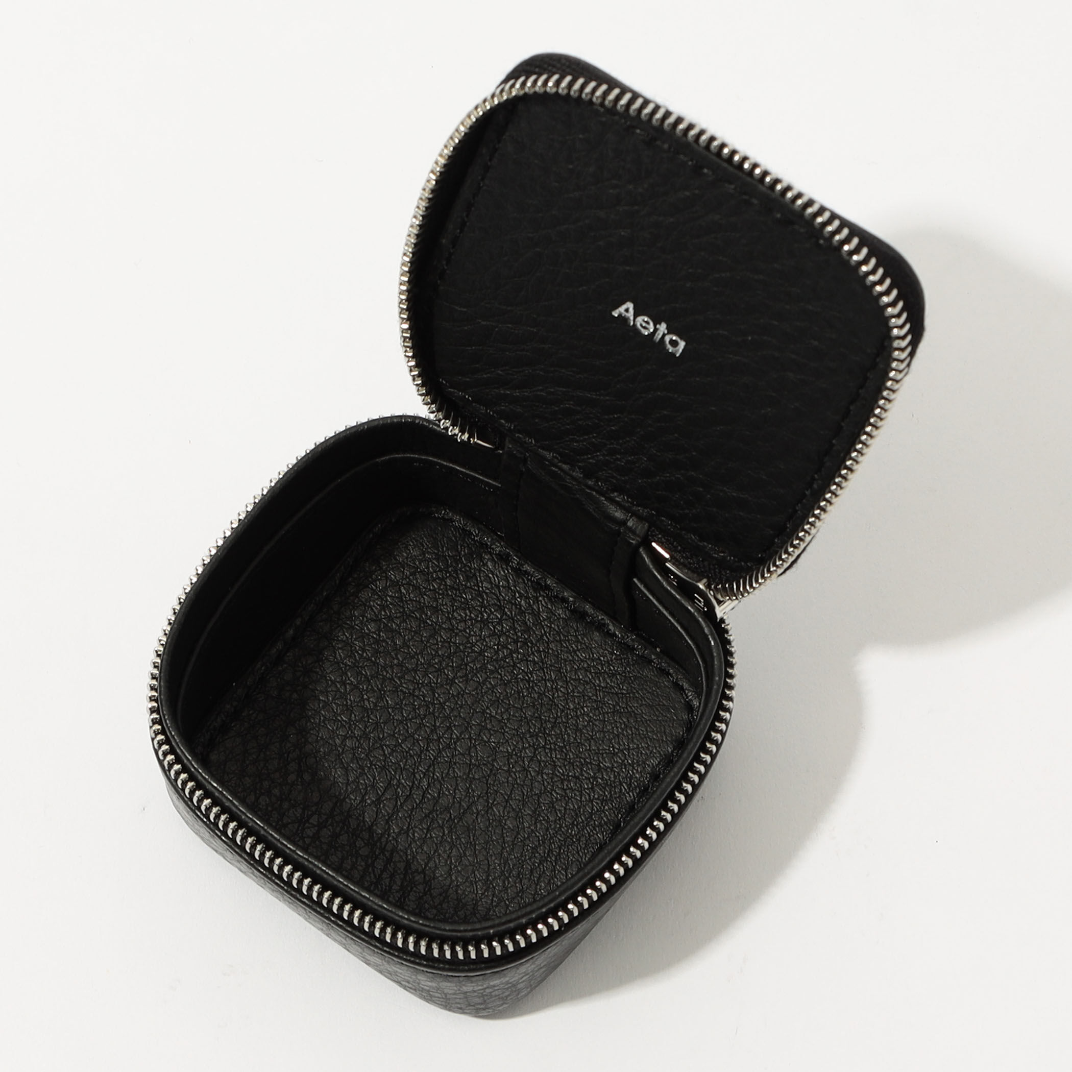 Aeta SMALL CONTAINER D ポーチ　レッド Aeta SMALL CONTAINER A スモールコンテナ｜トゥモローランド 公式サイト