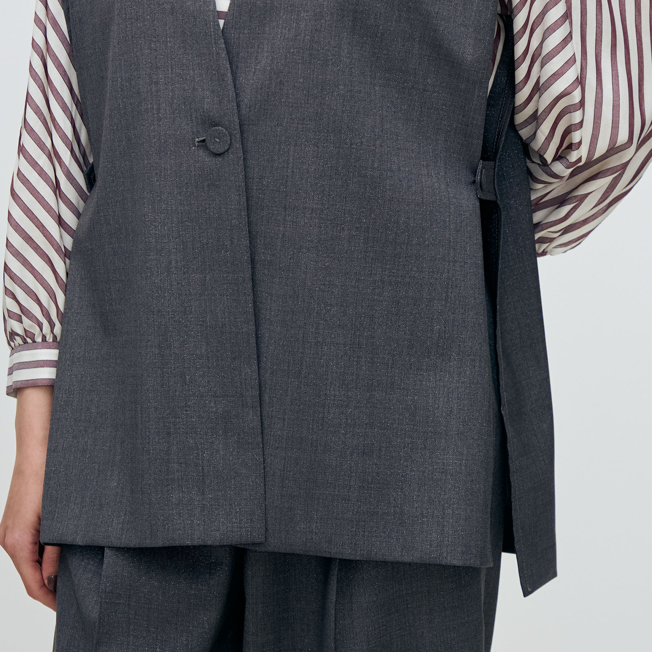 ラメグレー Vネックジレ｜トゥモローランド 公式通販