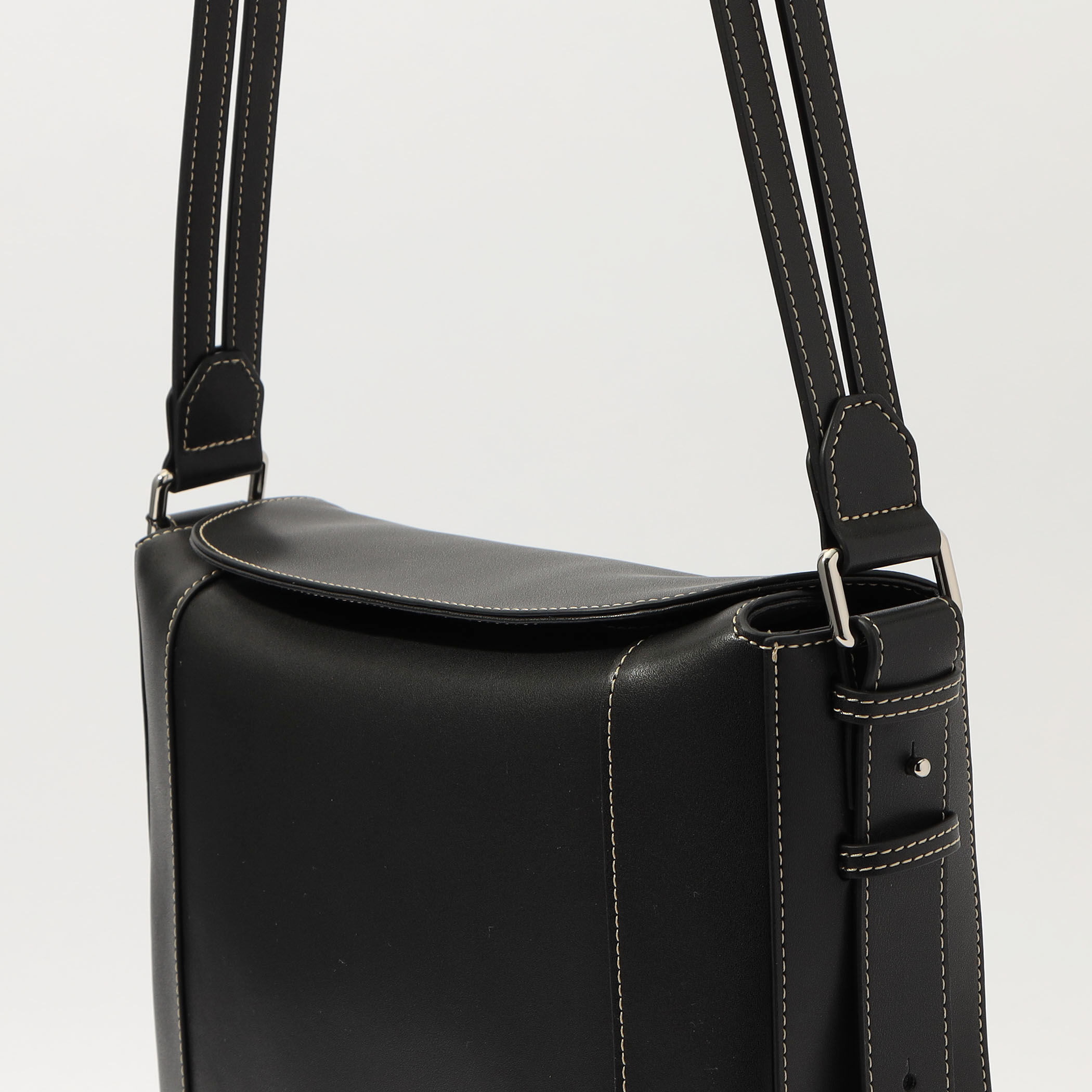 未使用級✨トゥミ　 メッセンジャーバッグ　レザー セントロヴェローナ　黒 未使用級✨トゥミ メッセンジャーバッグ レザー セントロヴェローナ 黒