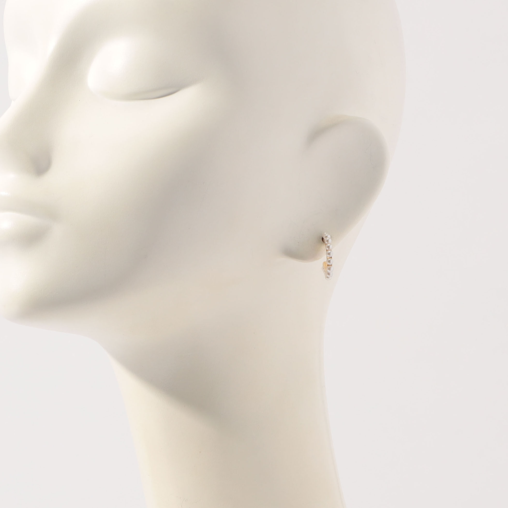 別注】januka パールフープ スモールピアス｜トゥモローランド