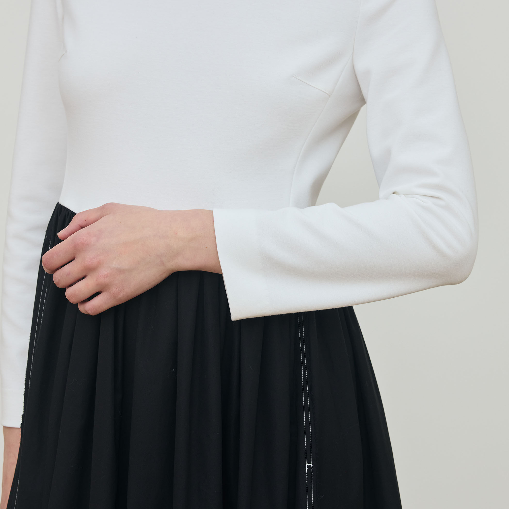 コットンタイプライター コンビコクーンワンピース｜トゥモローランド