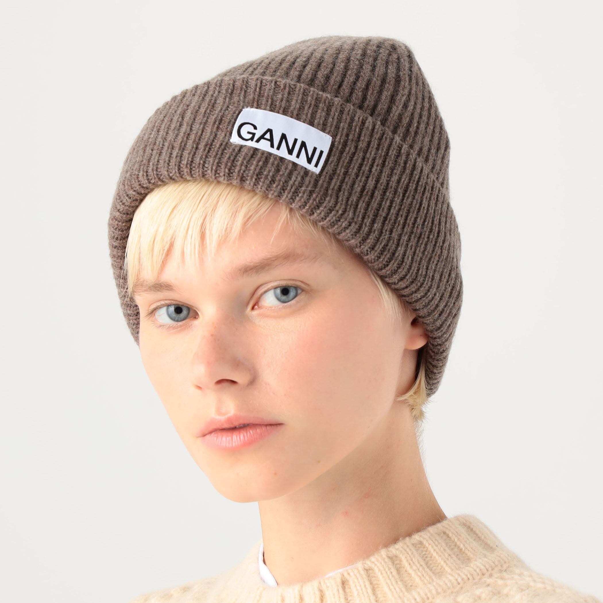 GANNI ビーニー/ニット帽 グレー ガニー 帽子 ニット帽[品番