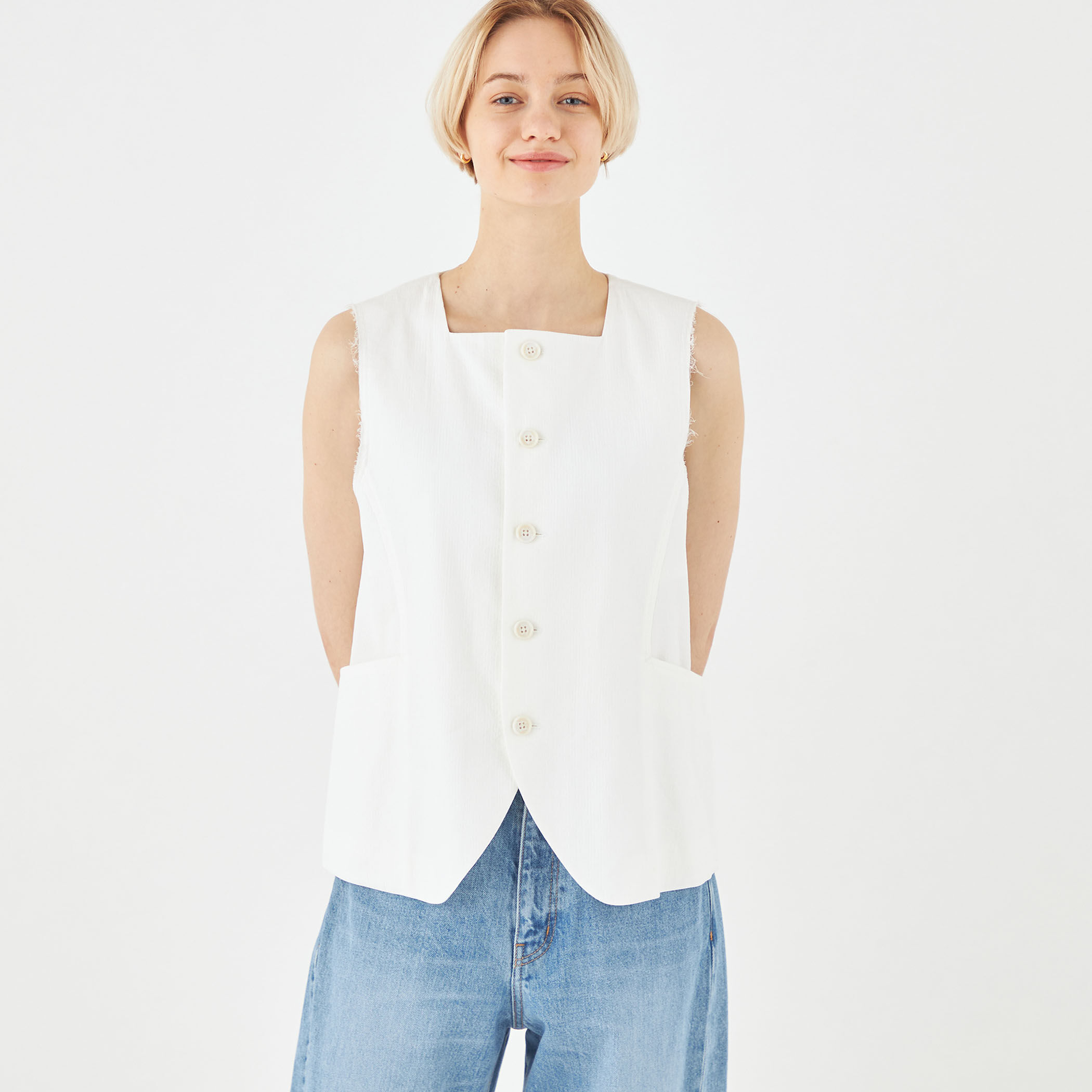 【5％OFF】 コットンナイロンピケ スクエアネックジレ｜トゥモローランド トップス