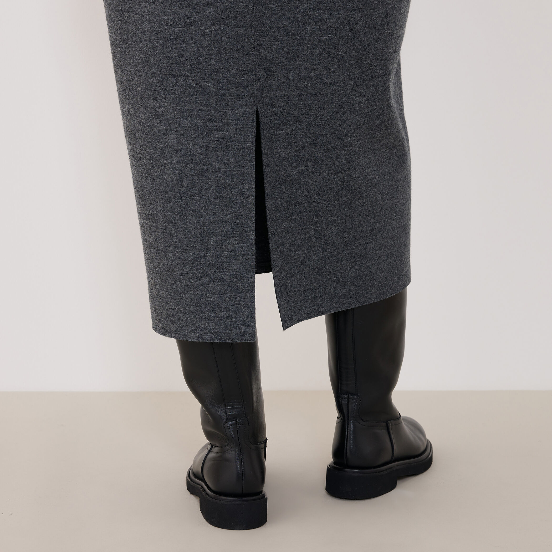 ミルドスムース Vネックワンピース｜トゥモローランド 公式通販