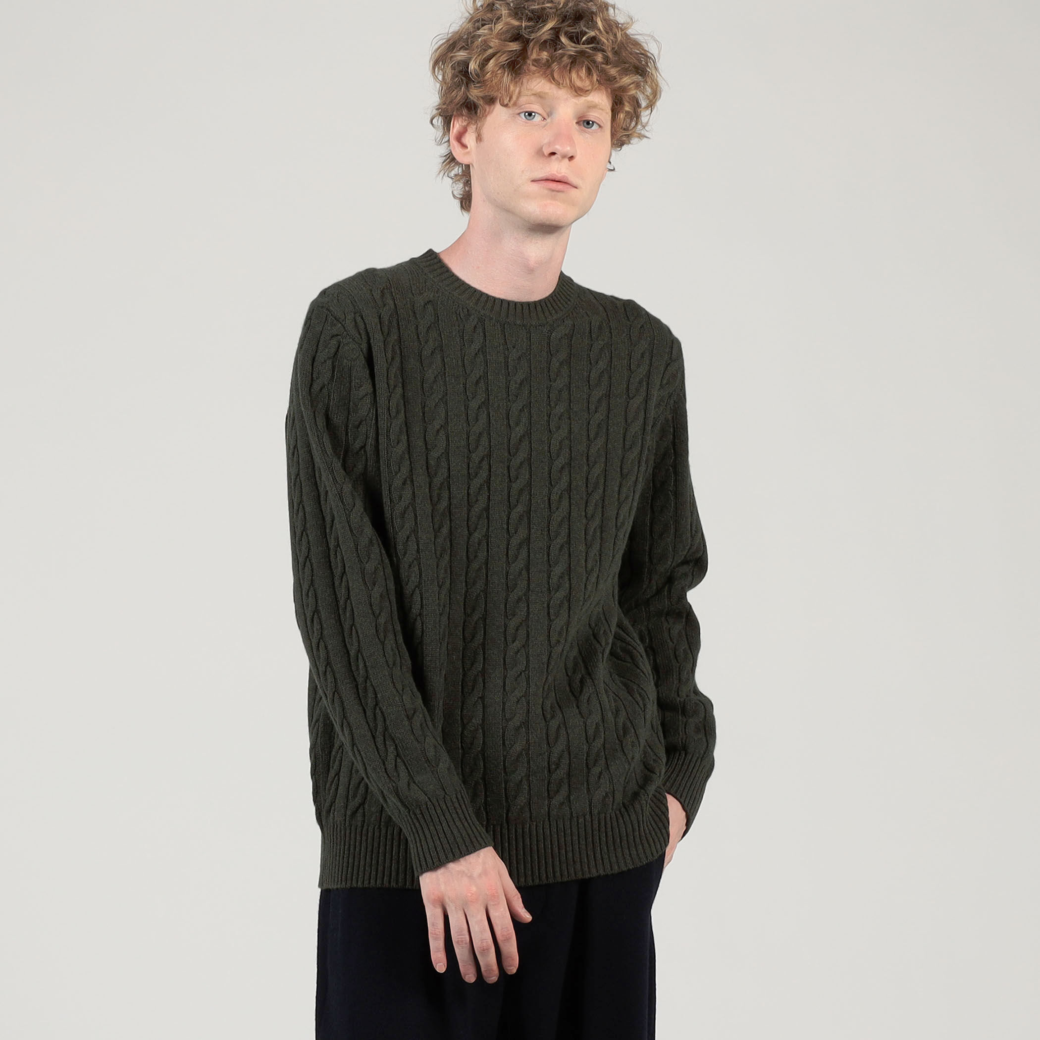 Tomorrowland スーパーファインラムウール ケーブル ブラック TOMORROWLAND tricot スーパーファインラムウール ケーブルニット