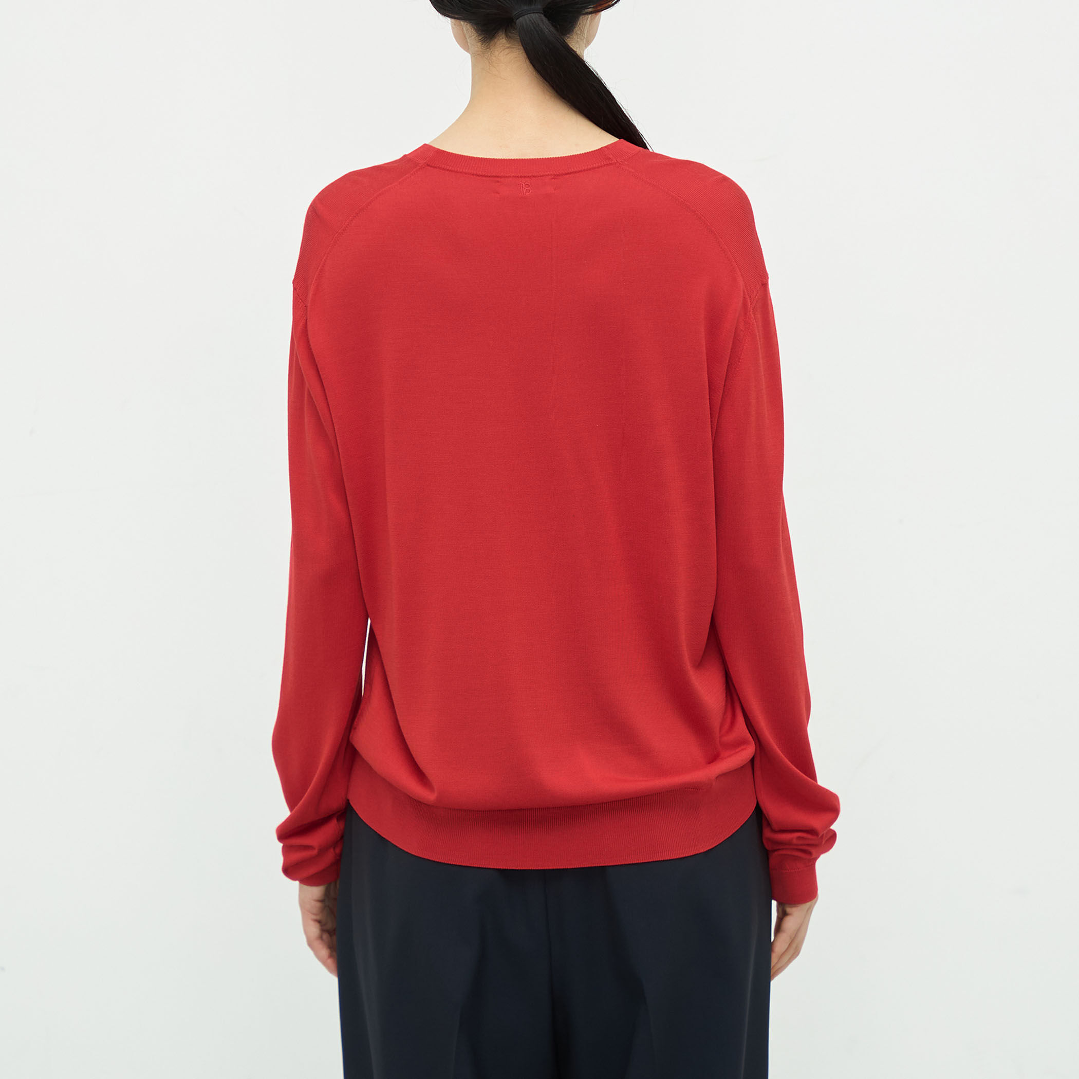 ウォッシャブルシルク Vネックプルオーバー｜トゥモローランド