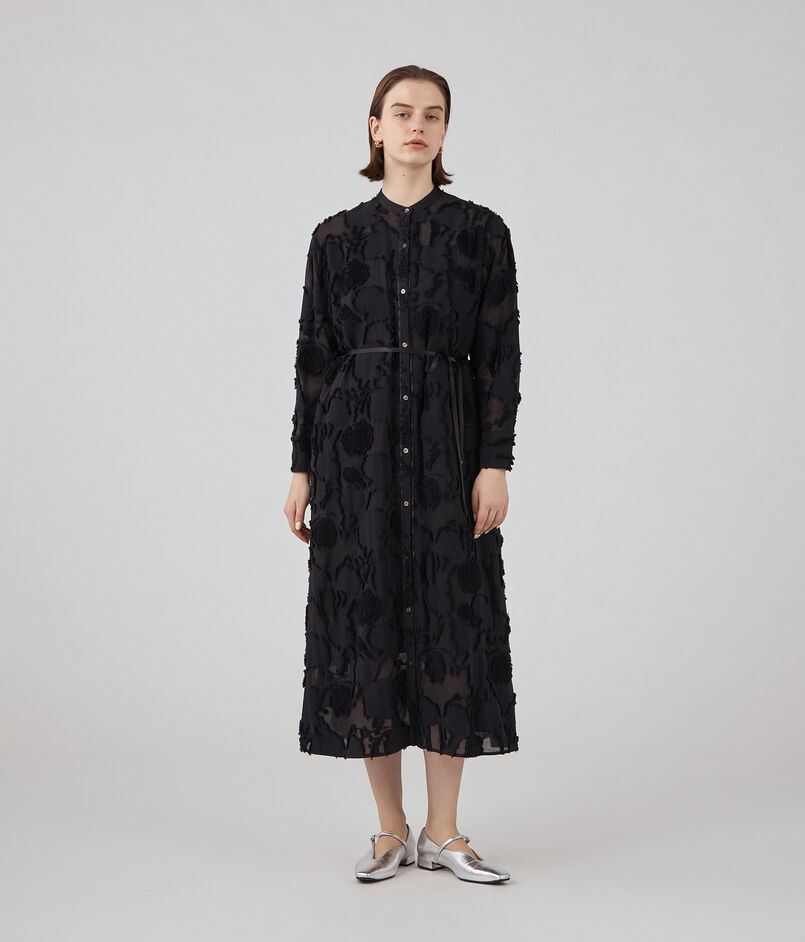 フラッフィージャカード ロングシャツワンピース｜トゥモローランド  