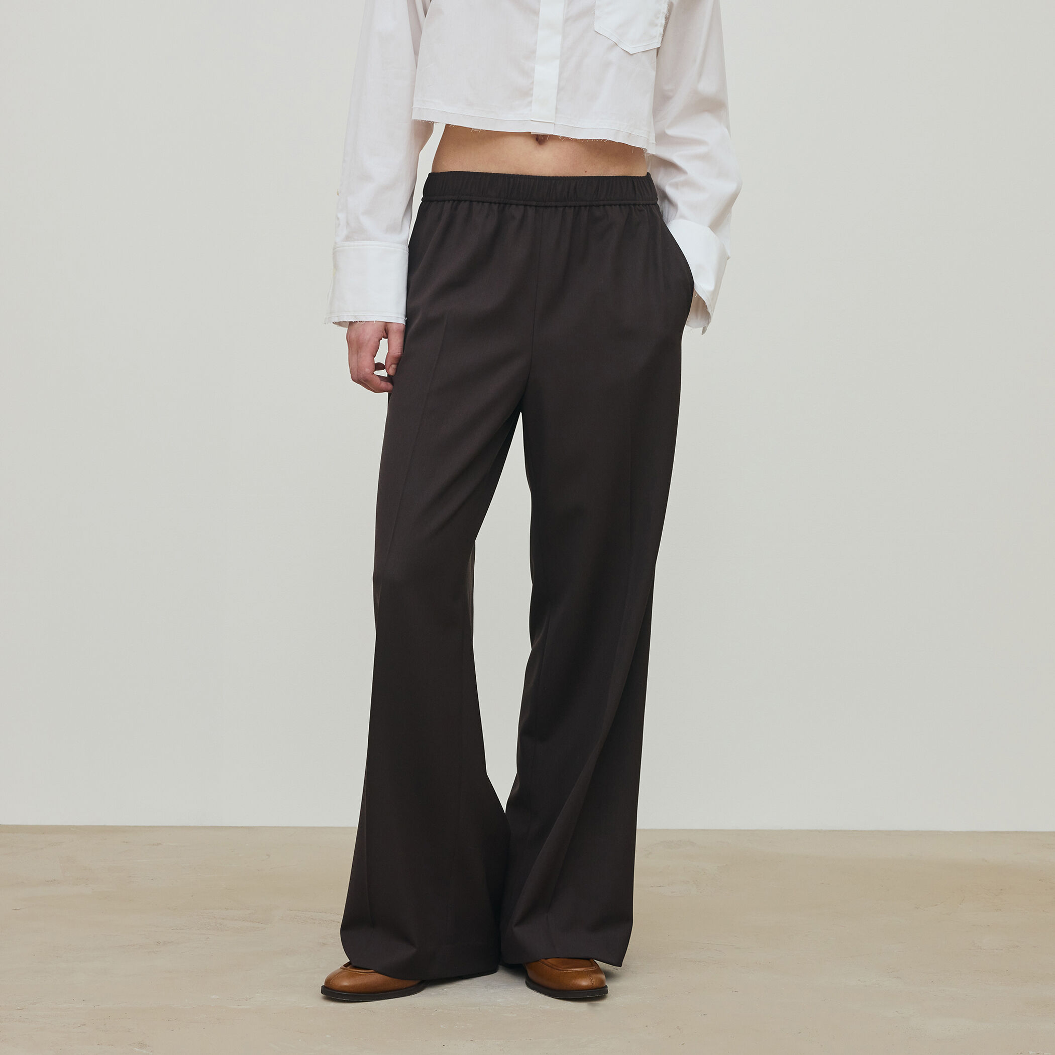 ハイツイストギャバジン イージーストレートパンツ｜トゥモローランド