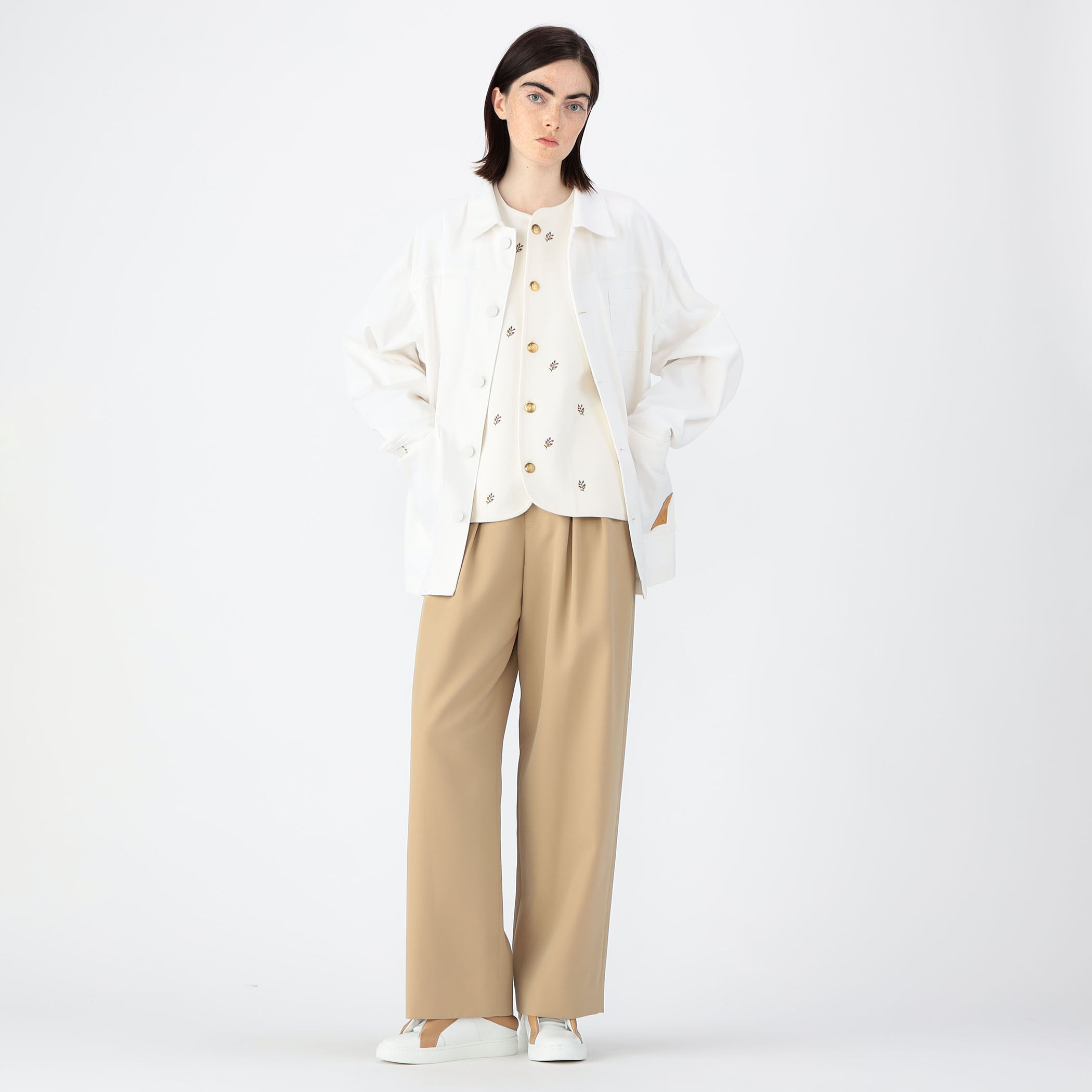 CABaN コットンカシミヤ フラワーエンブロイダリー クルーネック
