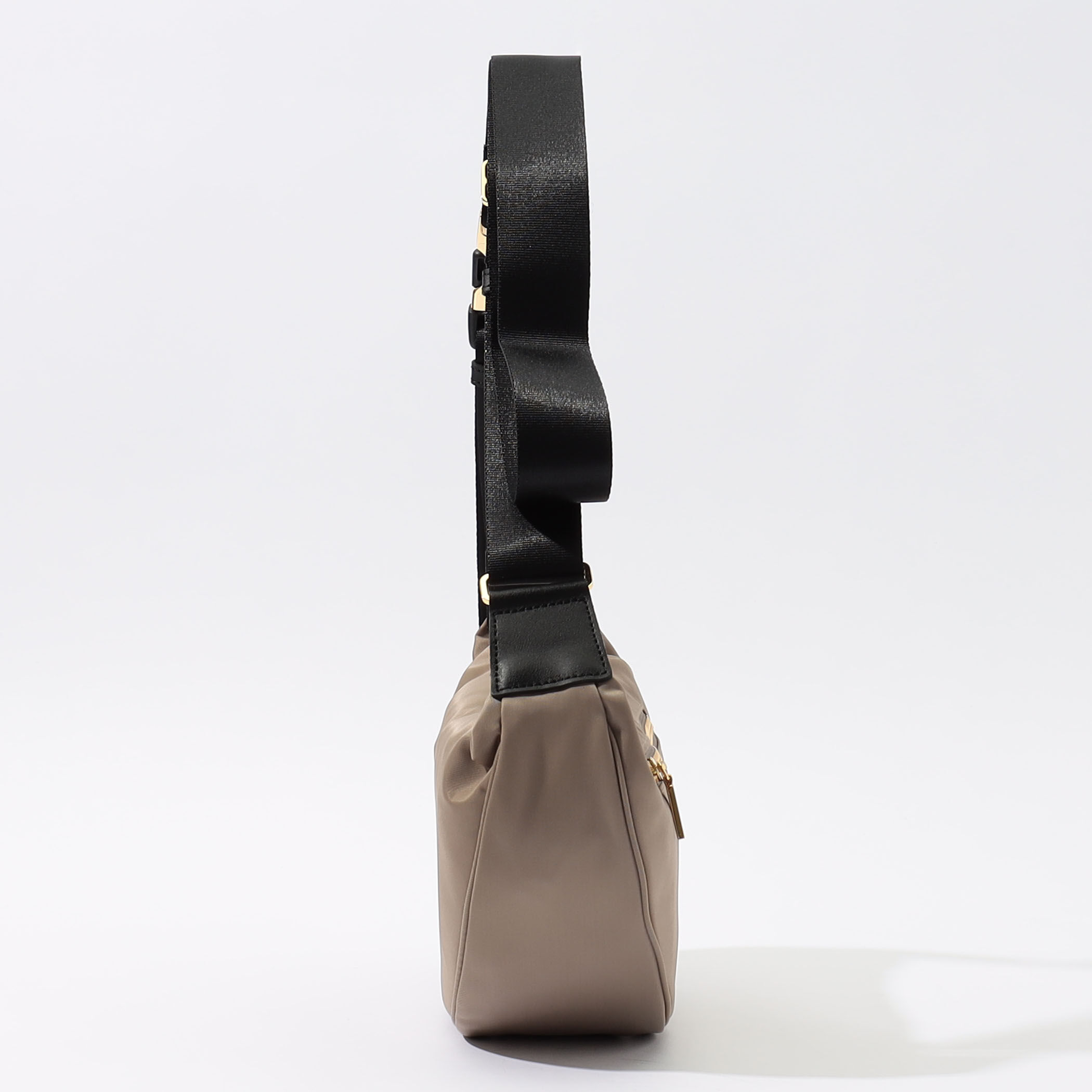 【VIOLAd'ORO】ナイロンボディバッグ　ダークベージュ×ブラック VIOLAd'ORO(ヴィオラドーロ)のBIANCA ナイロンボディバッグ通販