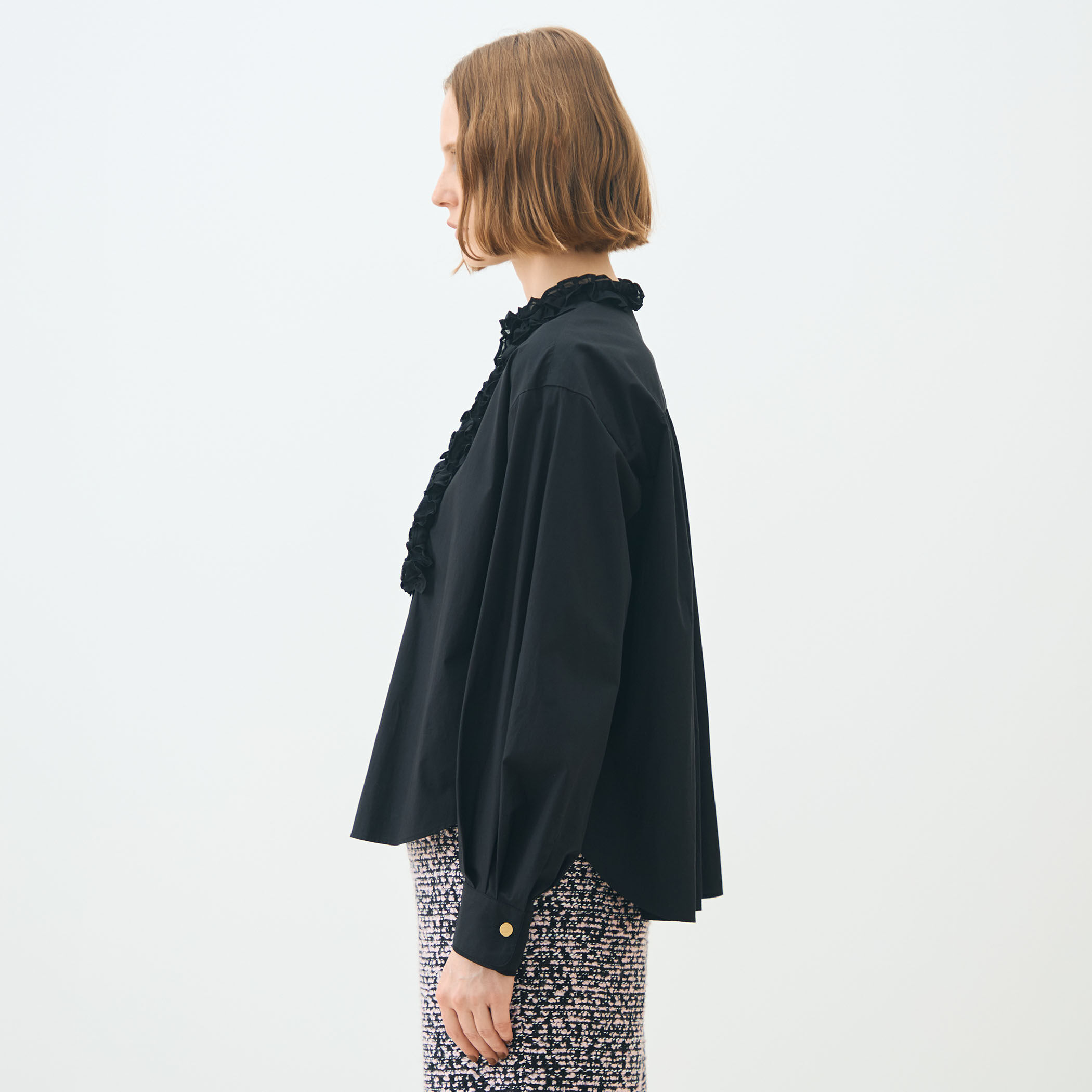 heve ラッフルジャケットBL ブラウス ブラック heve ラッフルジャケットブラウス ブラック heve ラッフルジャケット