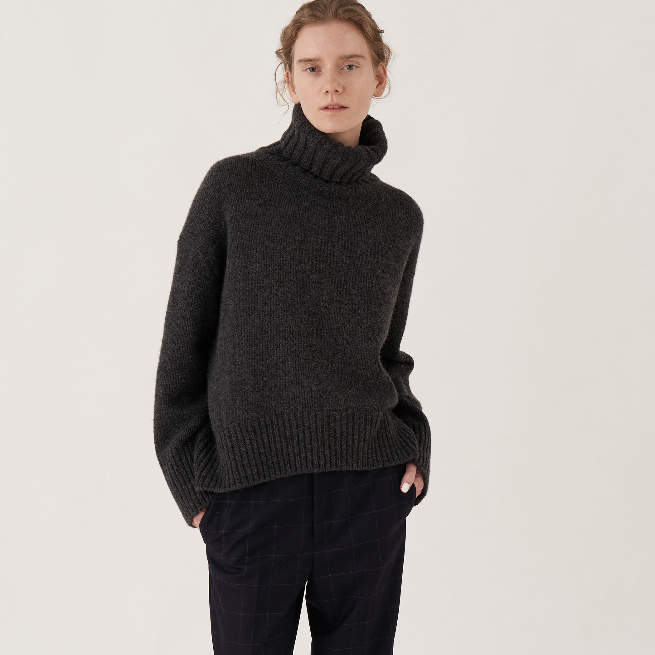 美品　GALERIE VIE ファインウール タートルネックニット　オフホワイト セール】 ファインウール タートルネックプルオーバー （ニット