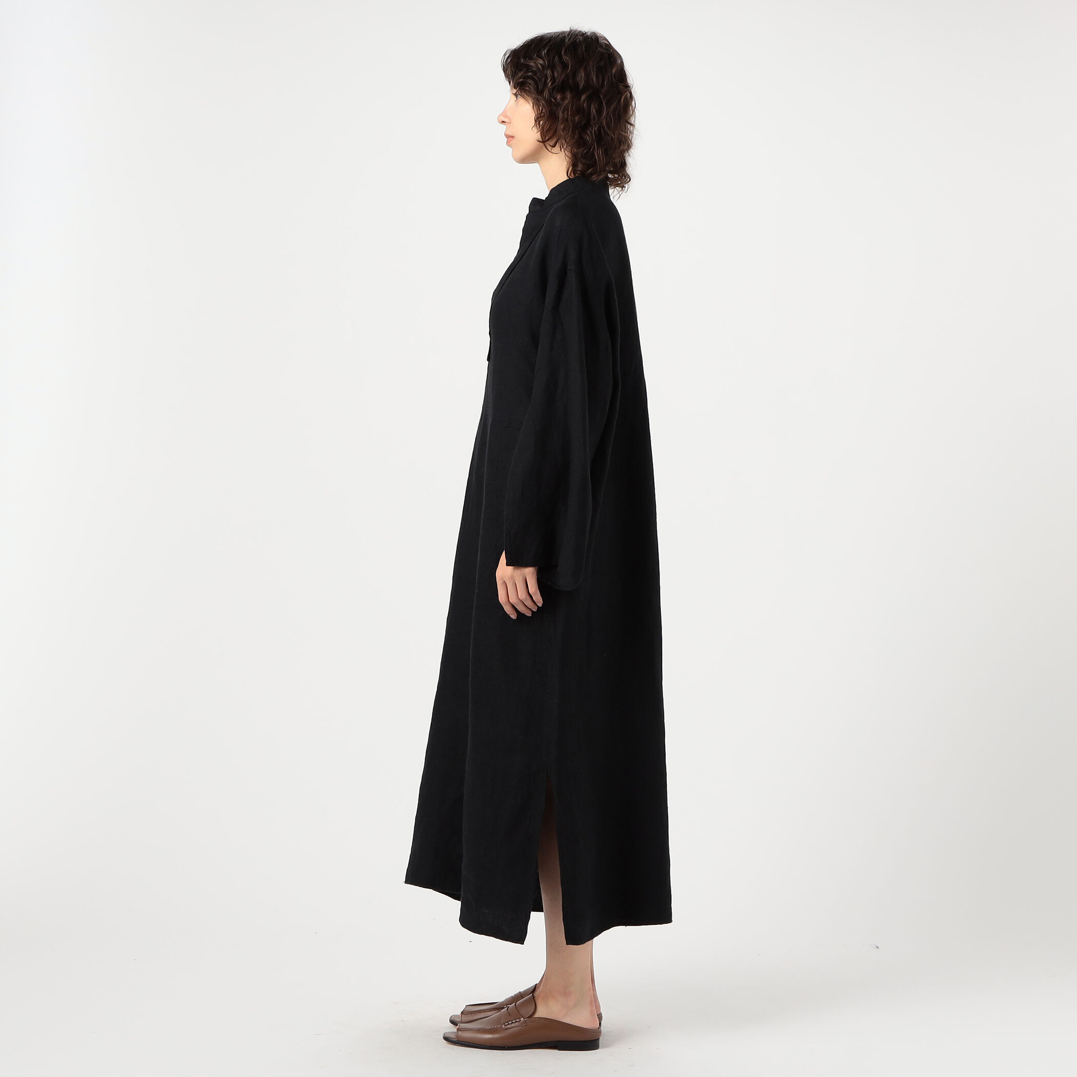 ブラッシュドリネン カフタンロングドレス｜トゥモローランド 公式通販