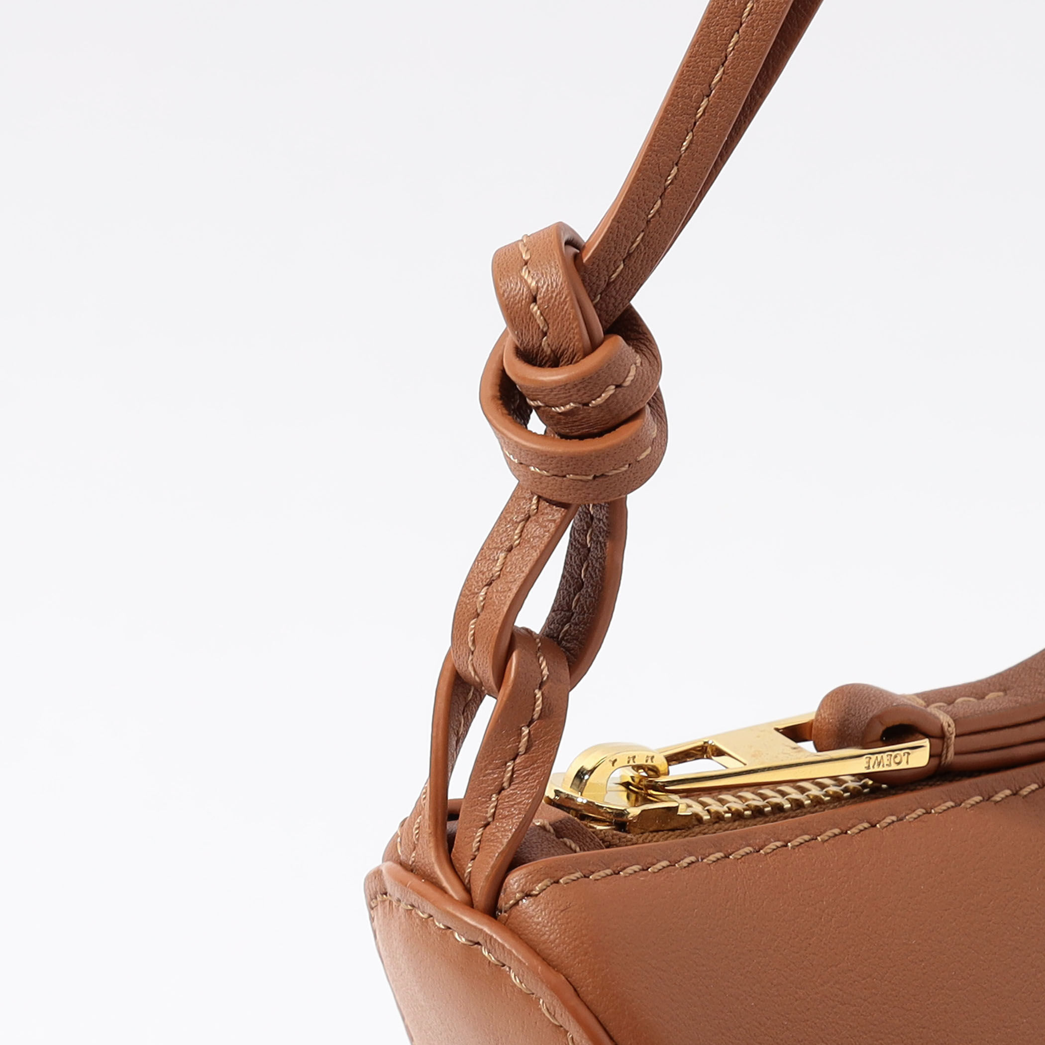 LOEWE HAMMOCK HOBO MINI｜トゥモローランド 公式サイト