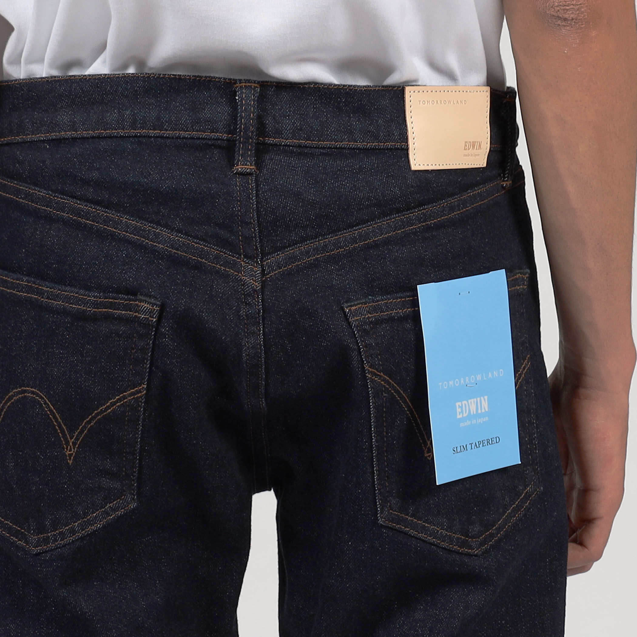 別注】EDWIN SLIM TAPERED ONE WASHED デニムパンツ｜トゥモローランド