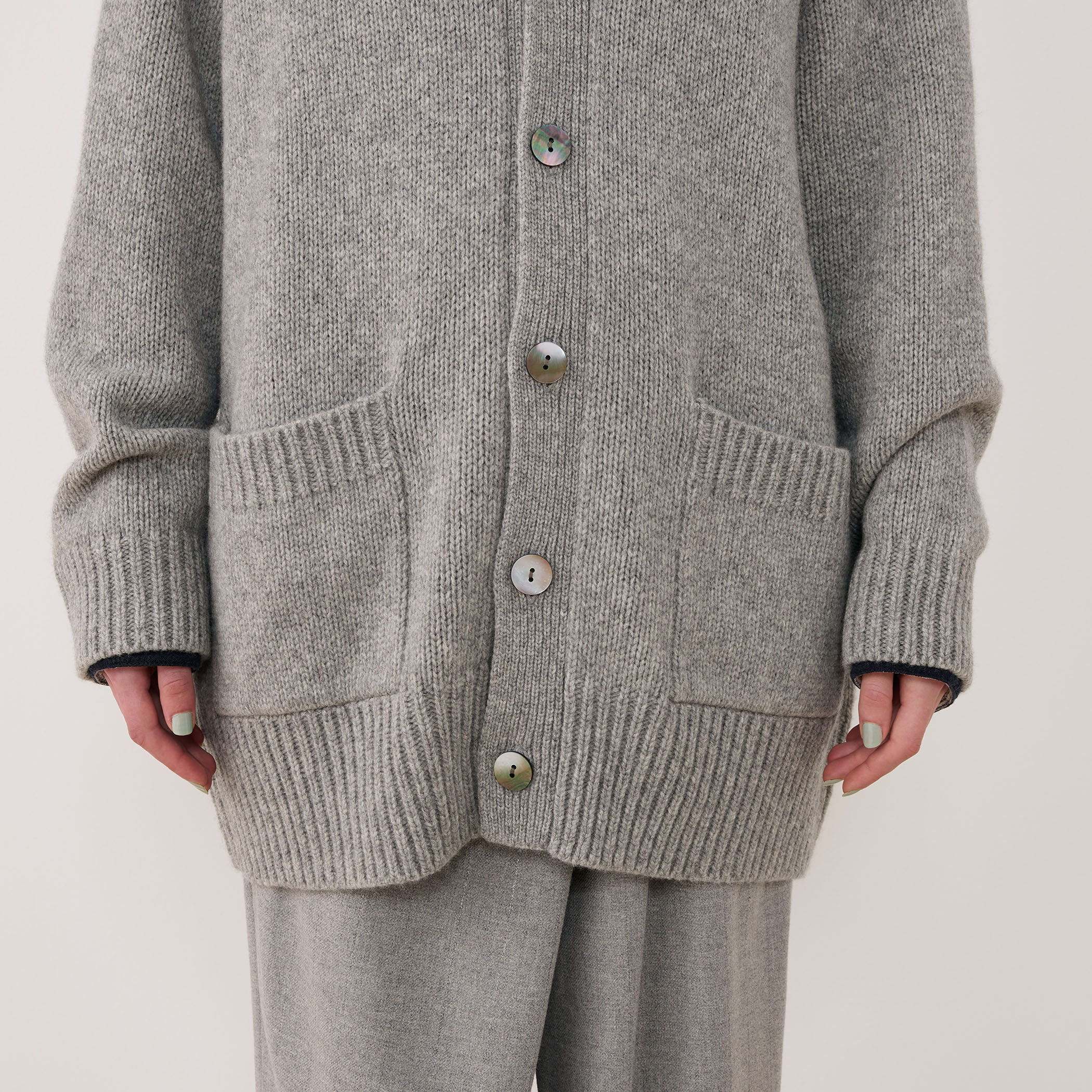 ファインウール Vネックカーディガン｜トゥモローランド 公式通販