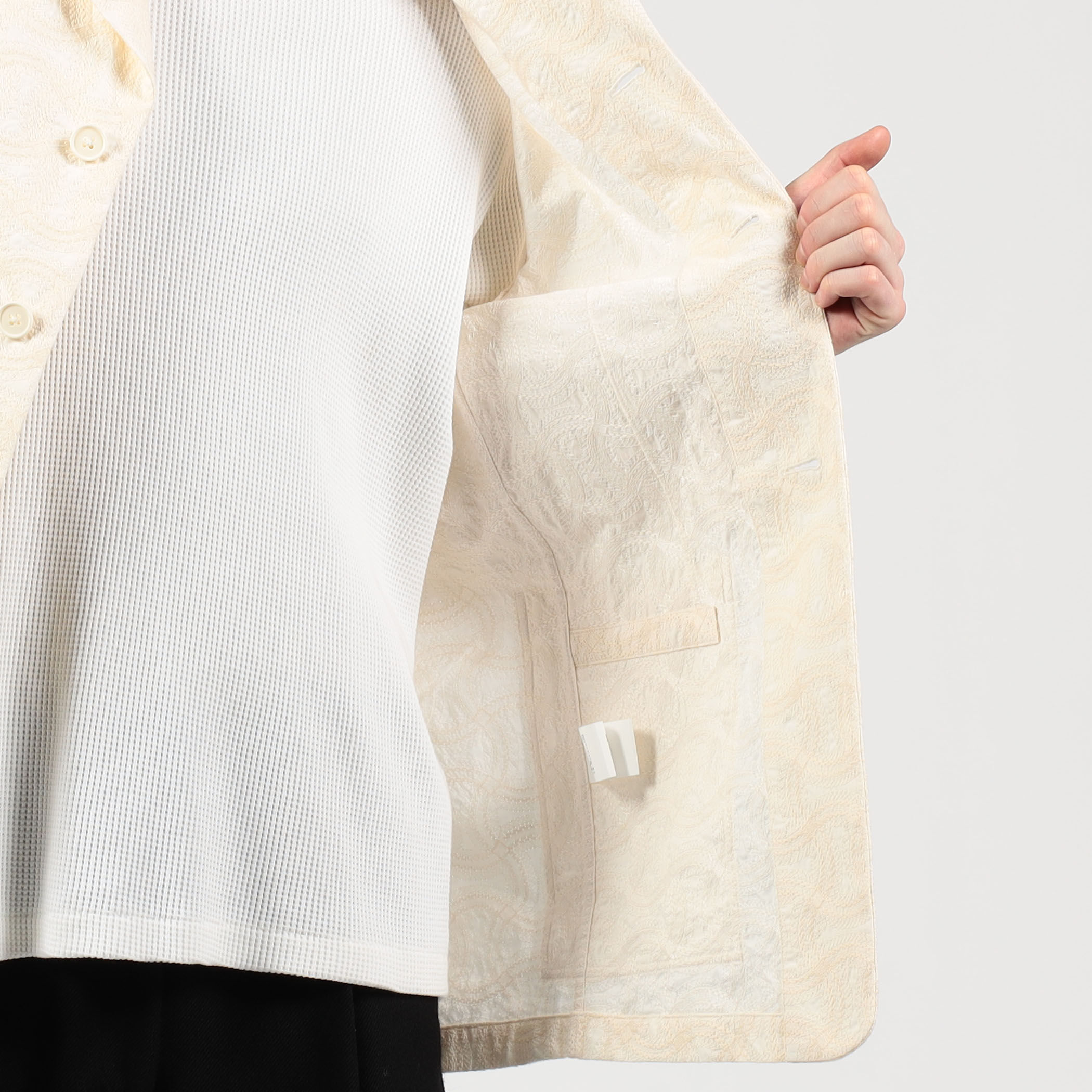 nonnotte Crispy Embroidery Cutaway Front Jacket｜トゥモローランド