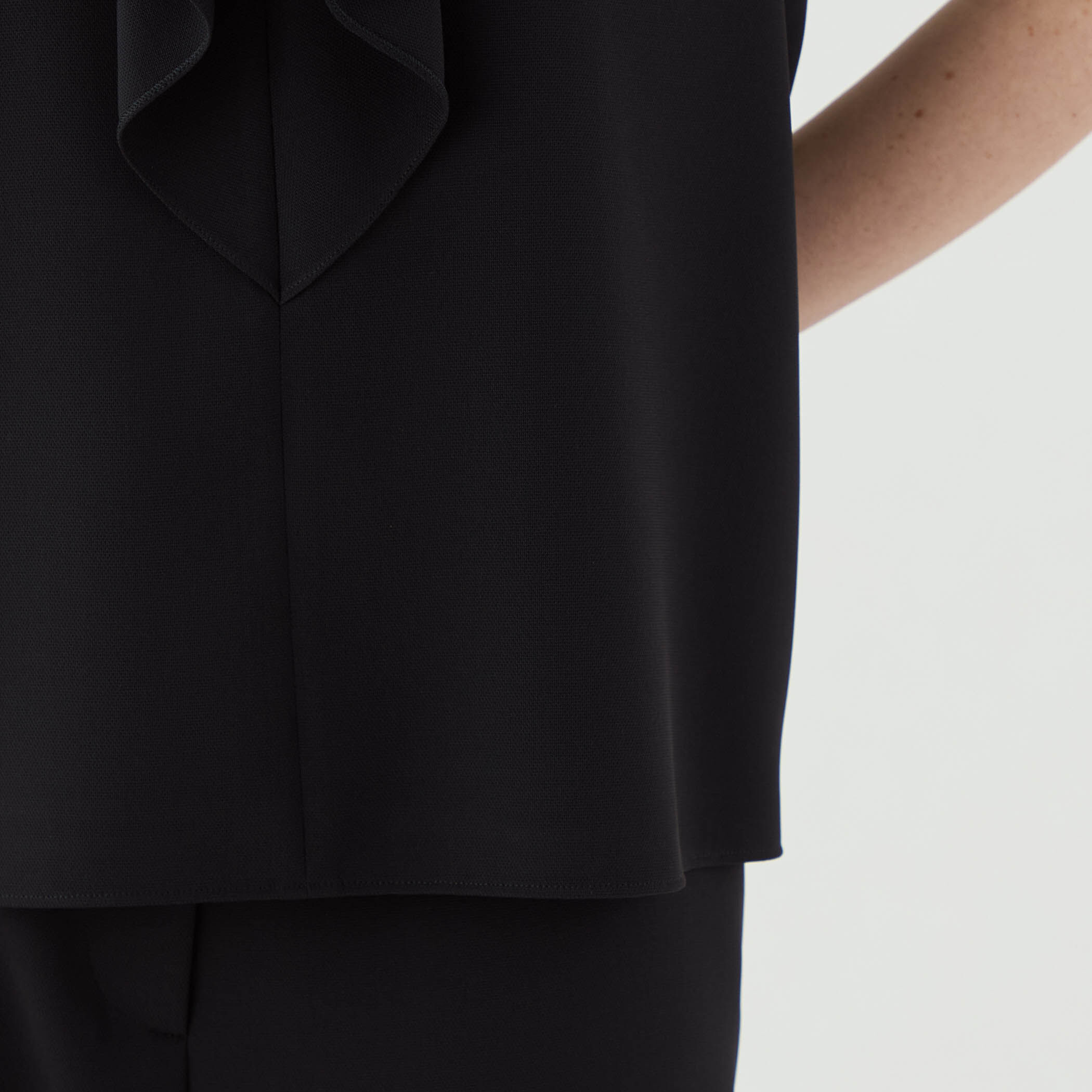 ドライメッシュストレッチ フロントドレープブラウス