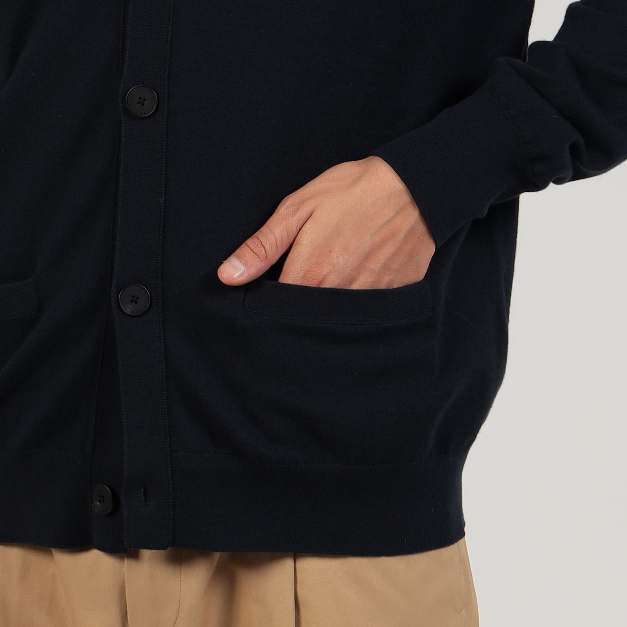 CABaN コットンカシミヤストレット Vネックカーディガン