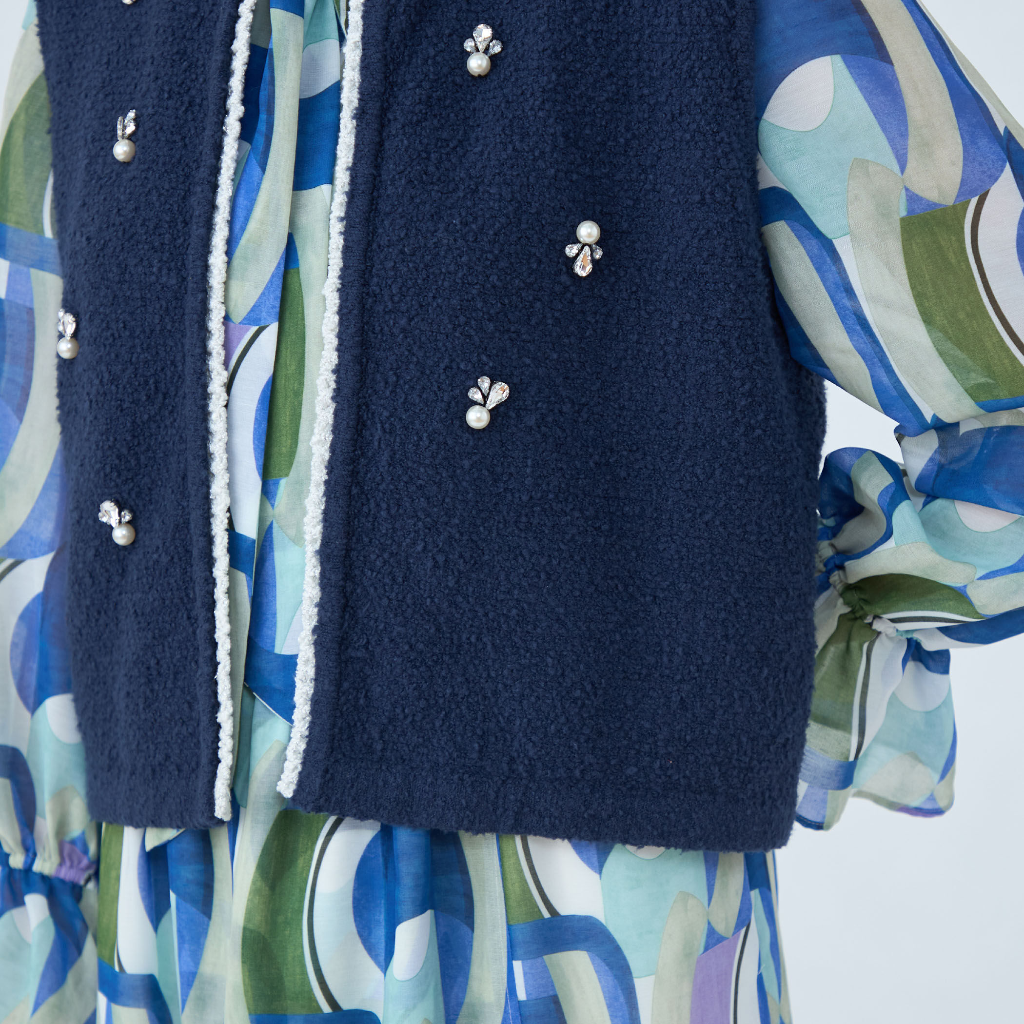 □ビジューブークレー ショートベスト｜トゥモローランド 公式通販