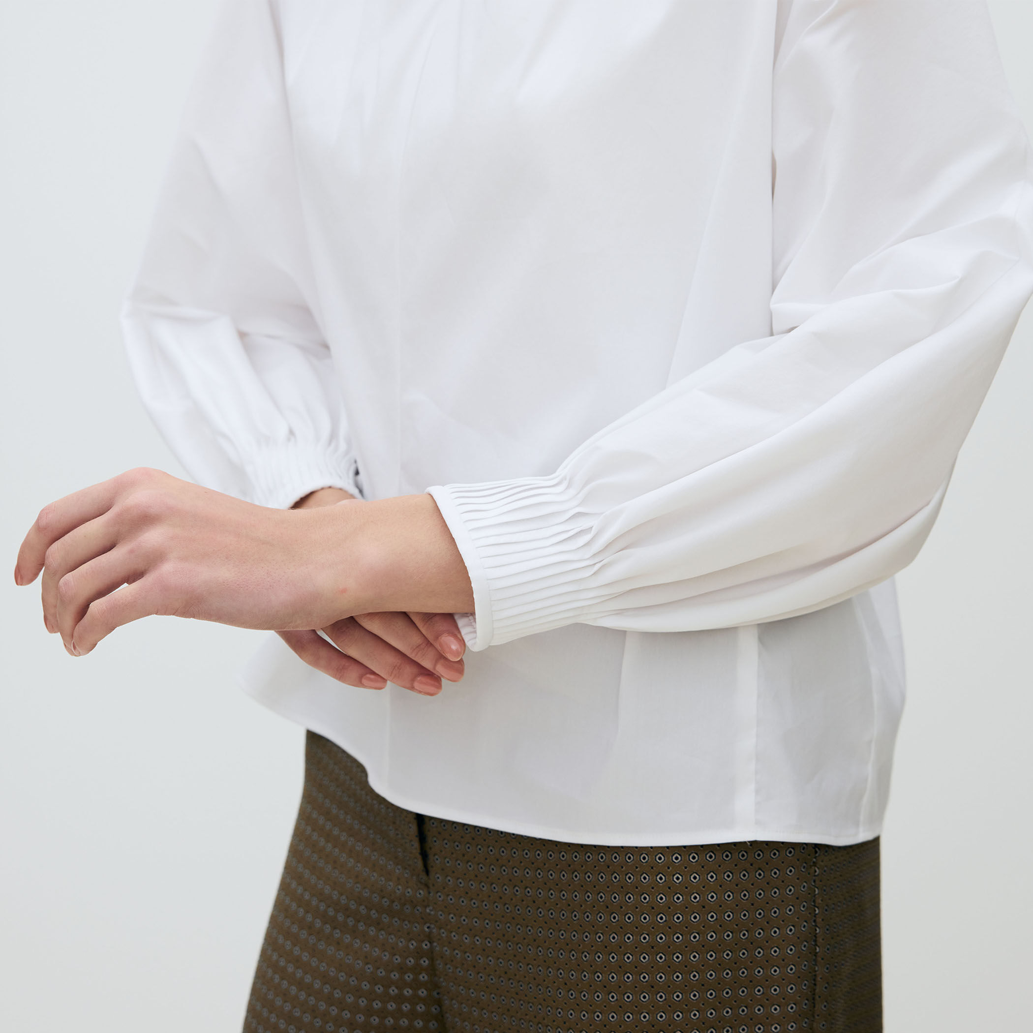 ストレッチブロード ドルマンパフブラウス｜トゥモローランド 公式通販