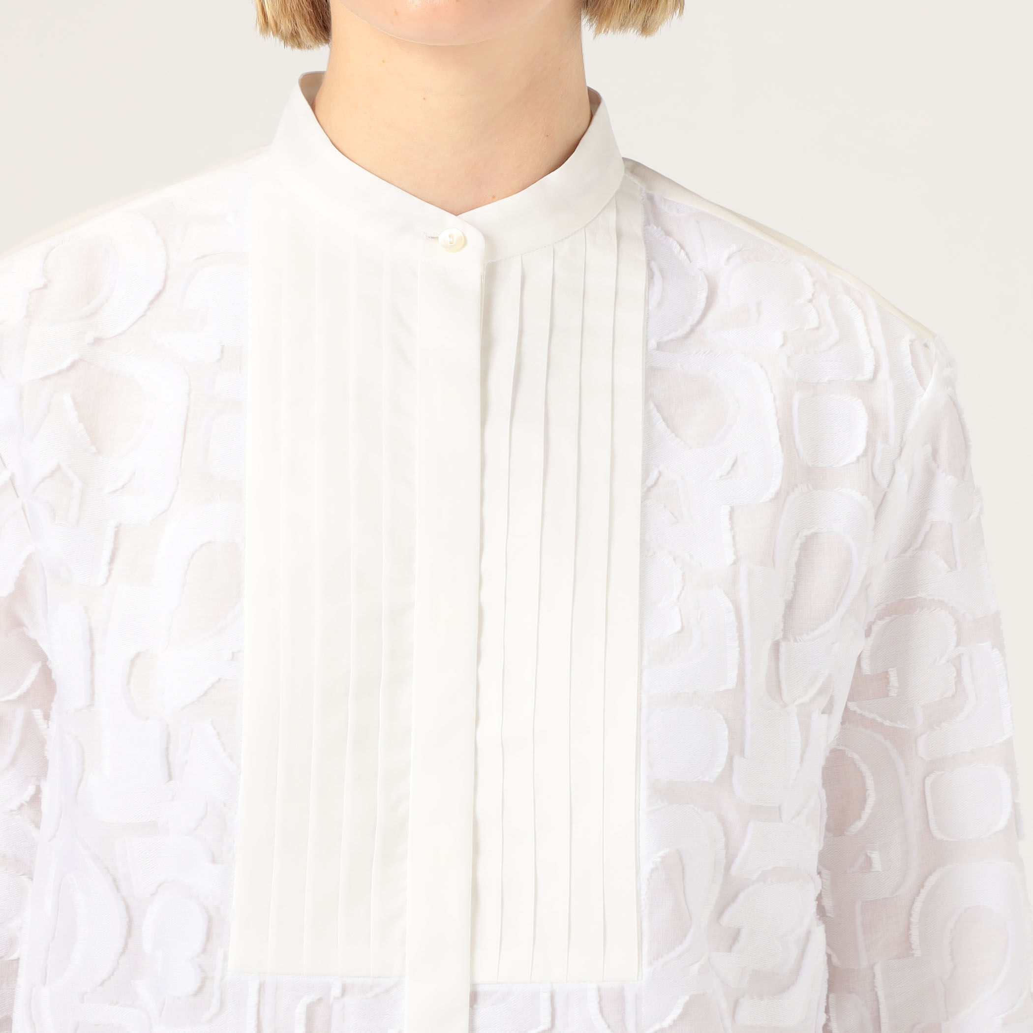 カットジオメトリー タックドブザムエンブロイダリーブラウス