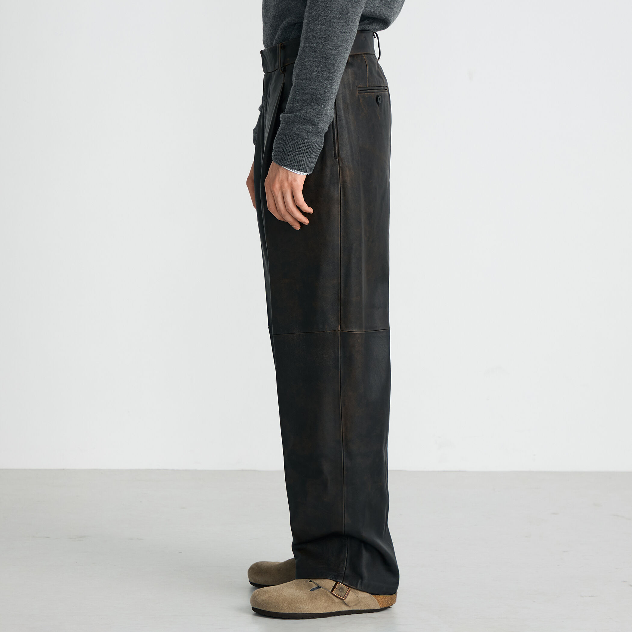 クラッシュレザー スラックス｜トゥモローランド 公式通販