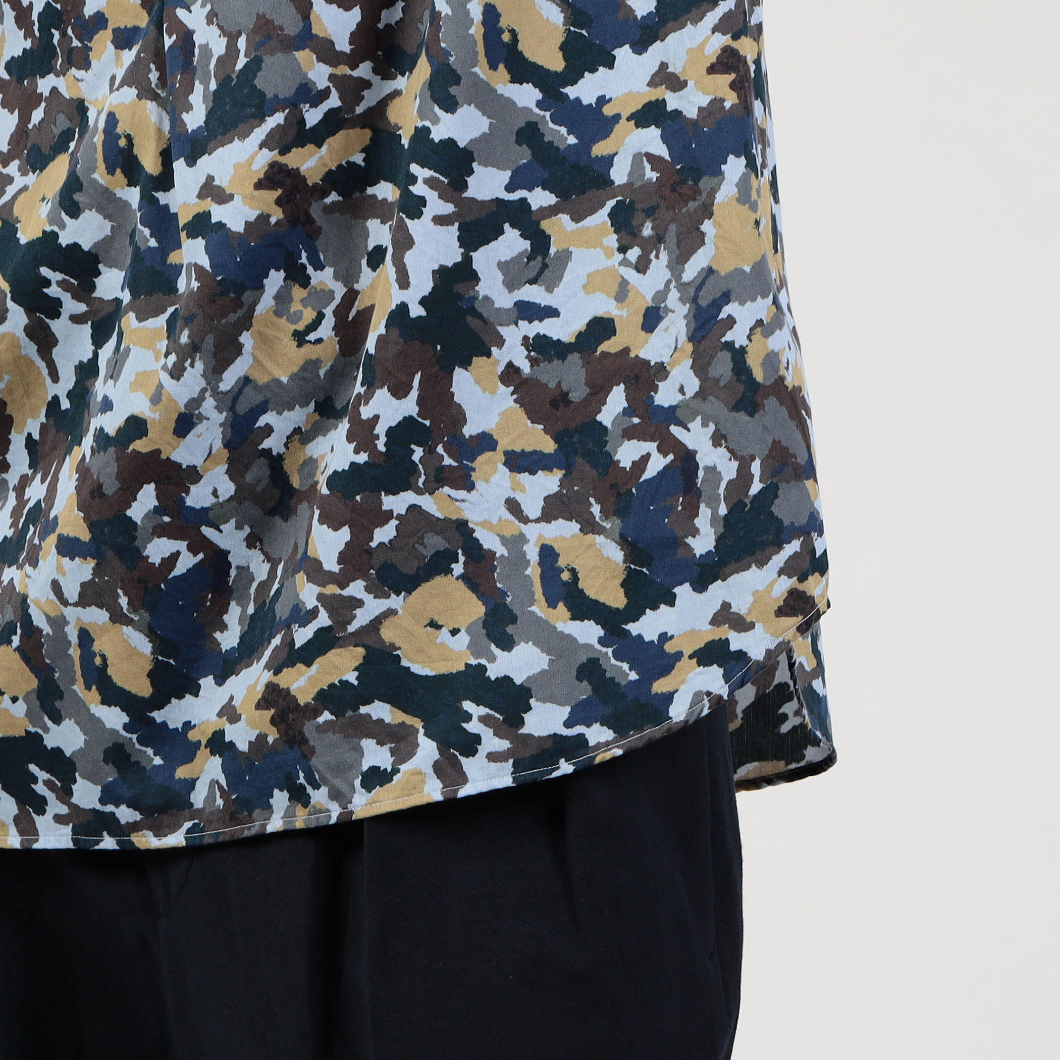 □コットンシルク カモフラージュプリント プルオーバーシャツ