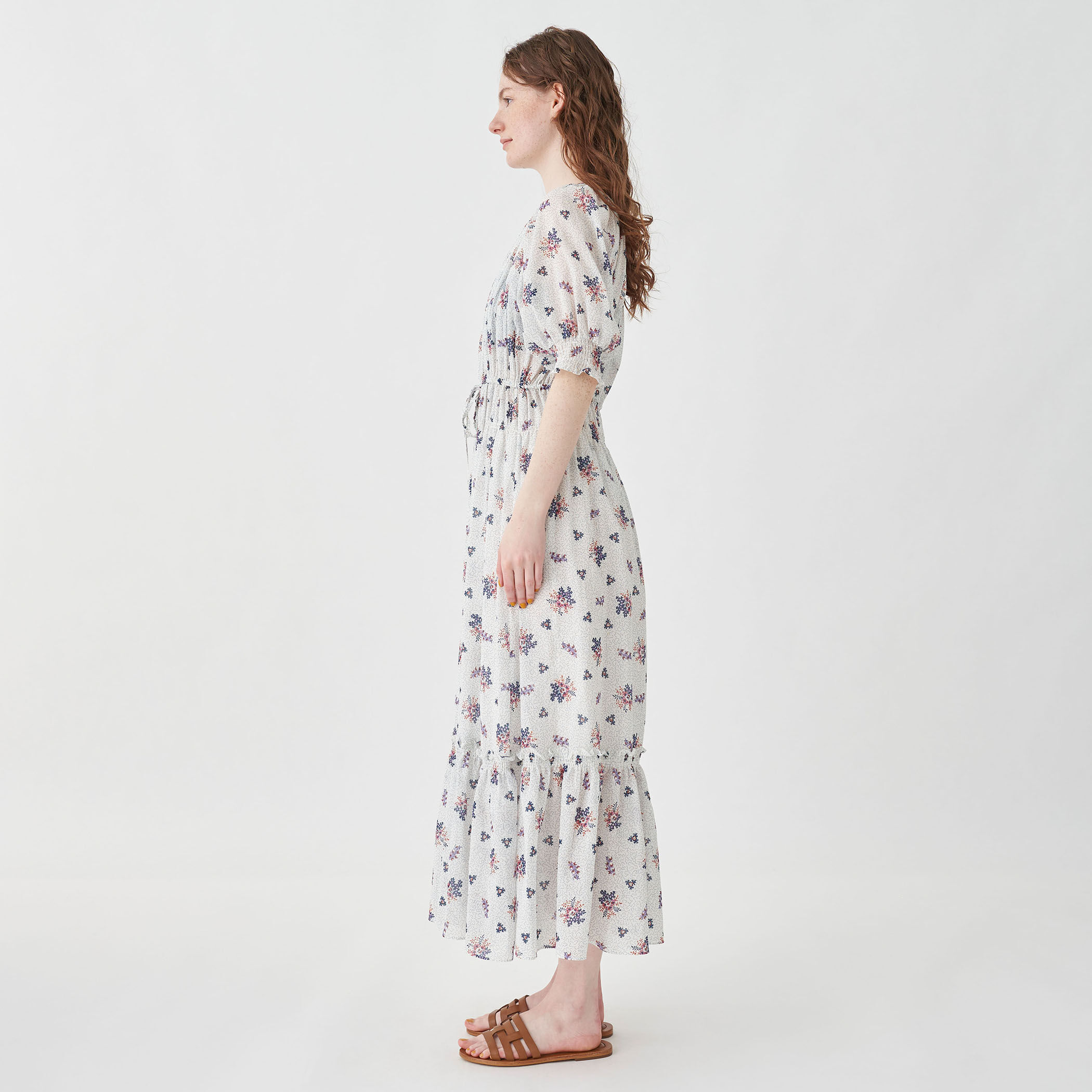 apart by lowrys（アパートバイローリーズ）の「MoNyソデシャーリングワンピース 918322（ワンピース）」 - WEAR