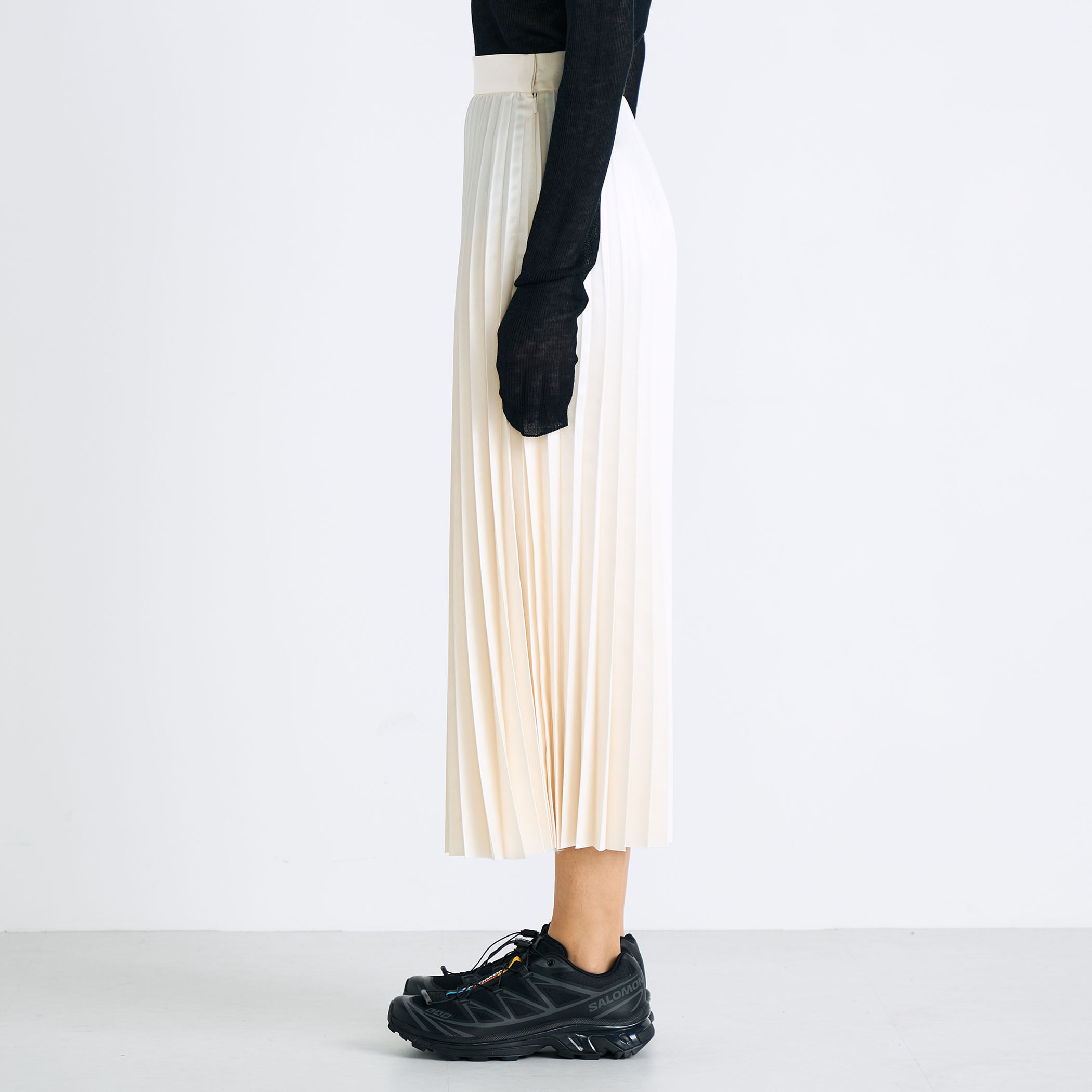 エンボスサテン プリーツスカート｜トゥモローランド 公式通販