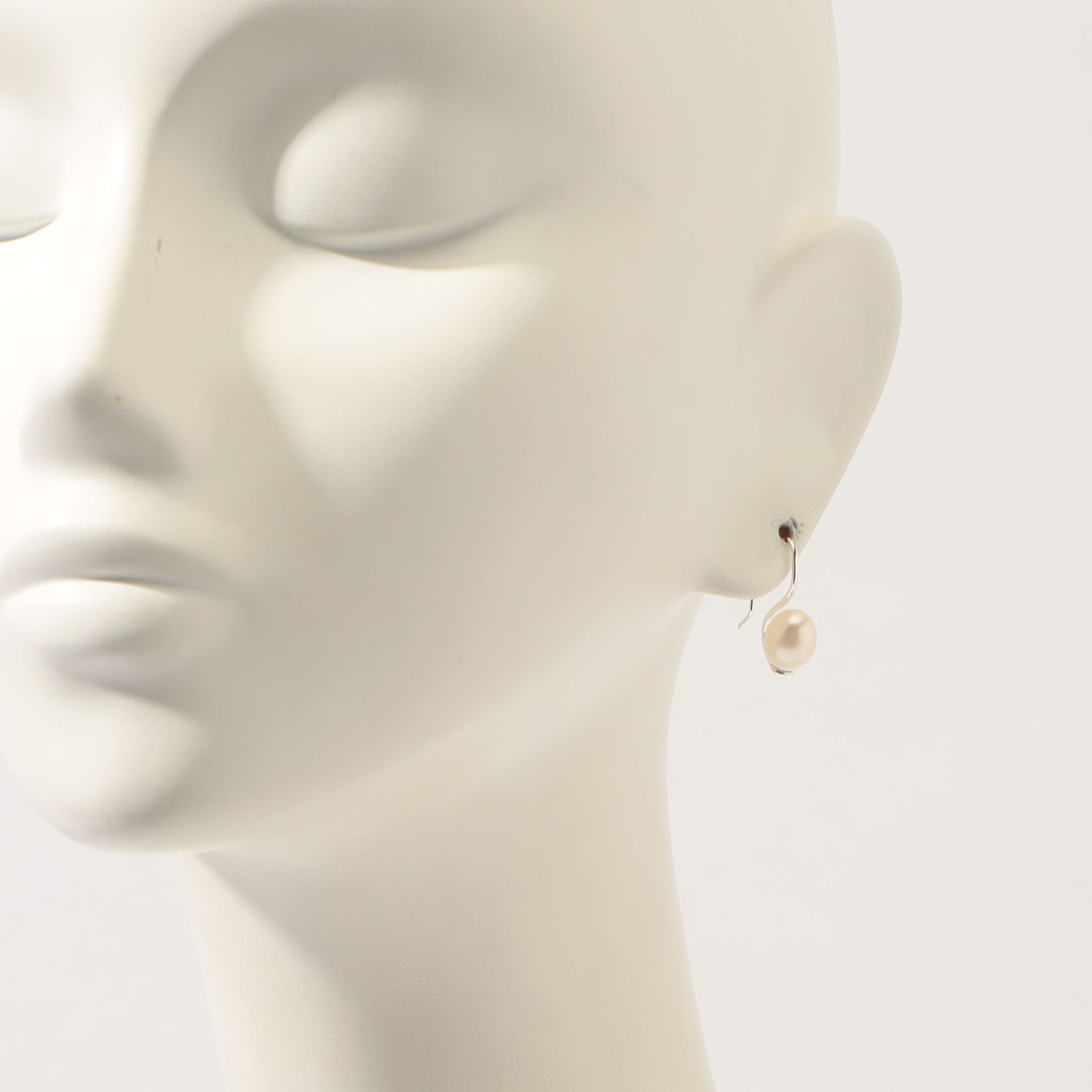 mounir pearl fishhook ピアス｜トゥモローランド 公式通販