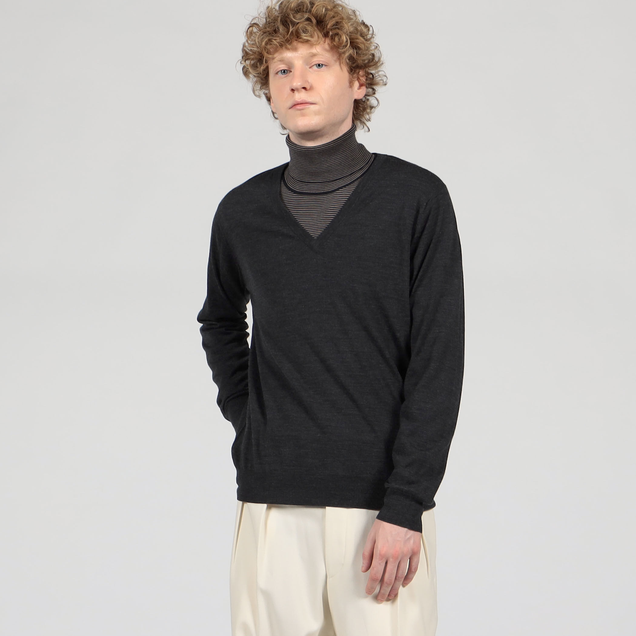 TOMORROWLAND tricot スーパーファインメリノウール Vネックプル