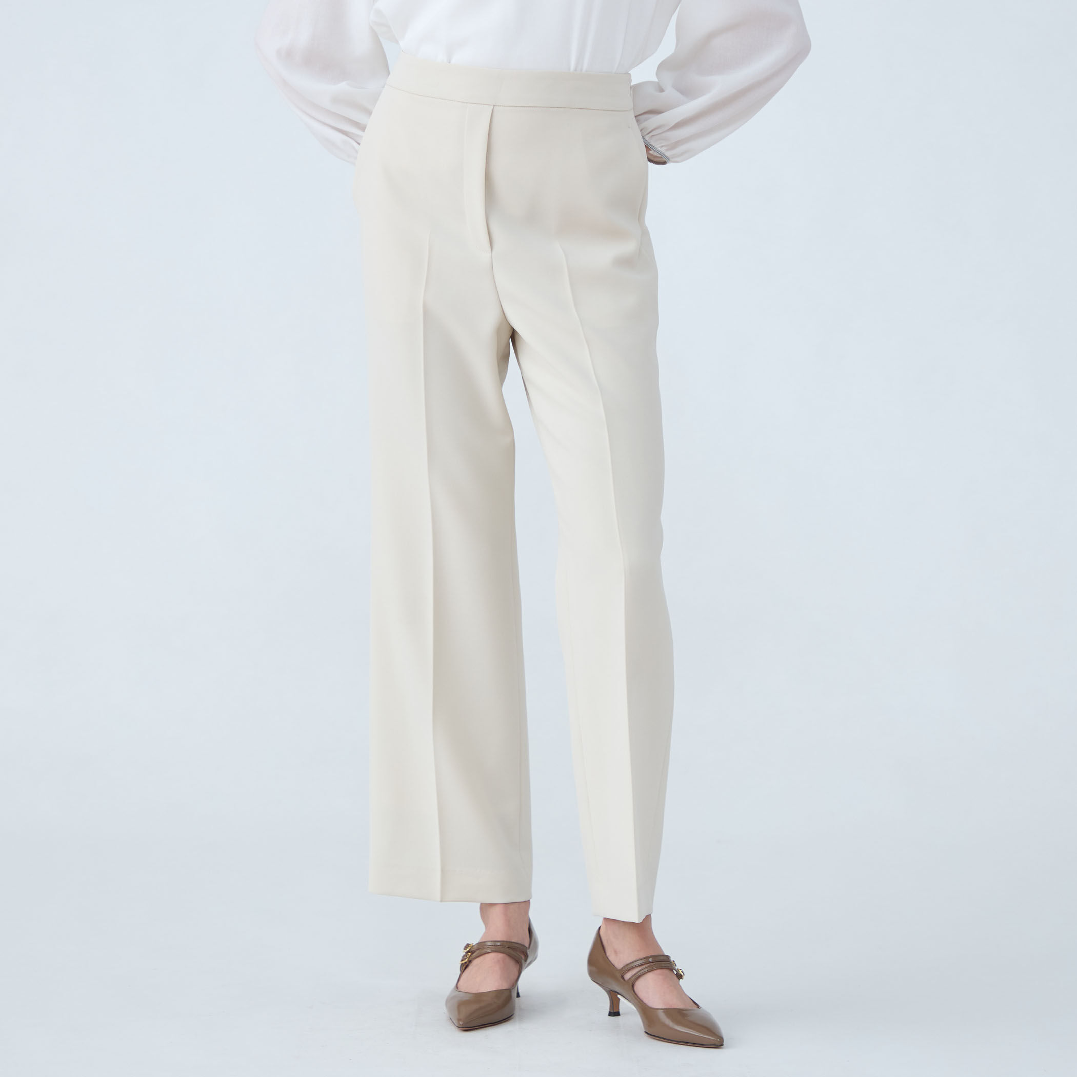 ドライダブルクロス セミワイドフレアパンツ｜トゥモローランド 公式通販