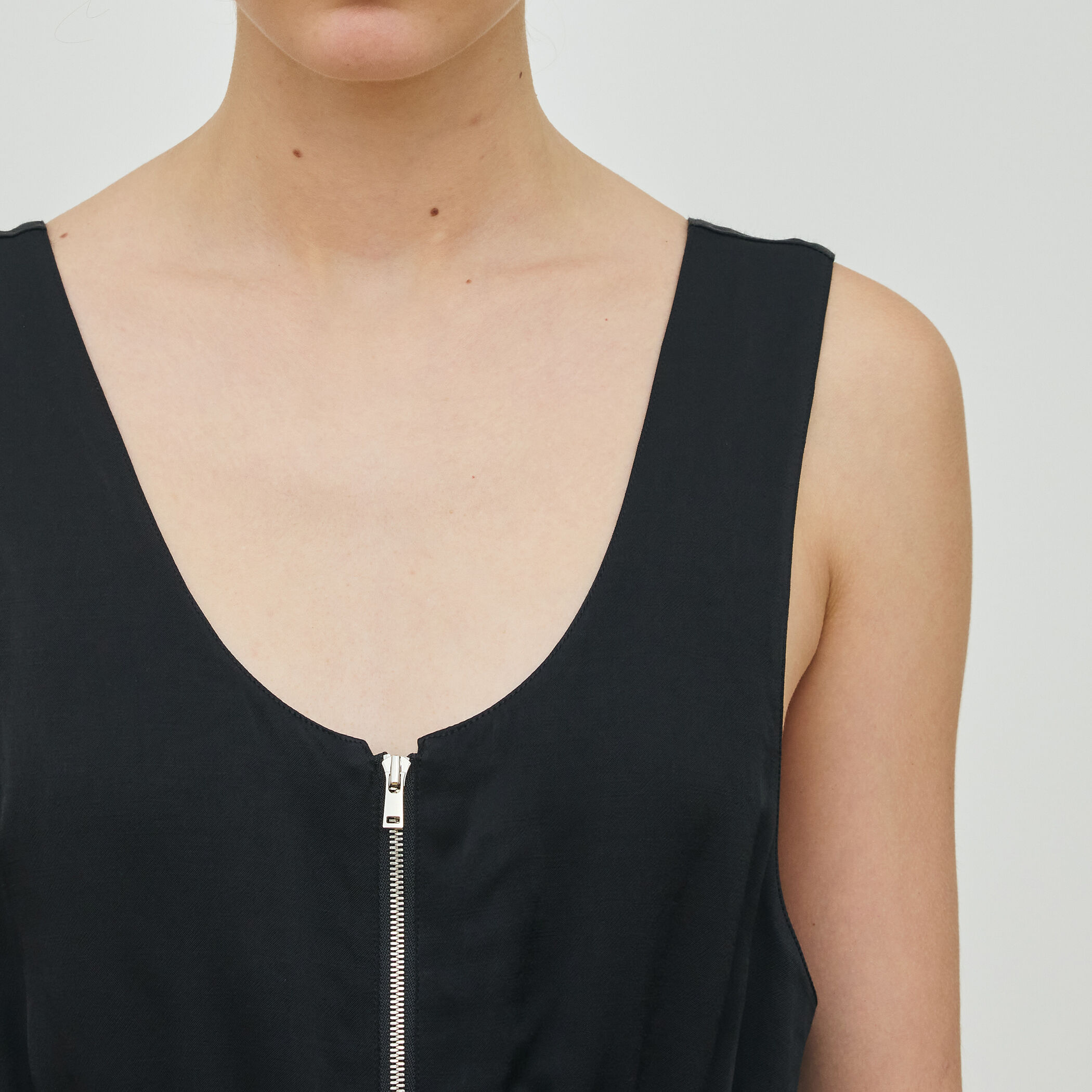 ロイヤルサテン ノースリーブドレス｜トゥモローランド 公式通販